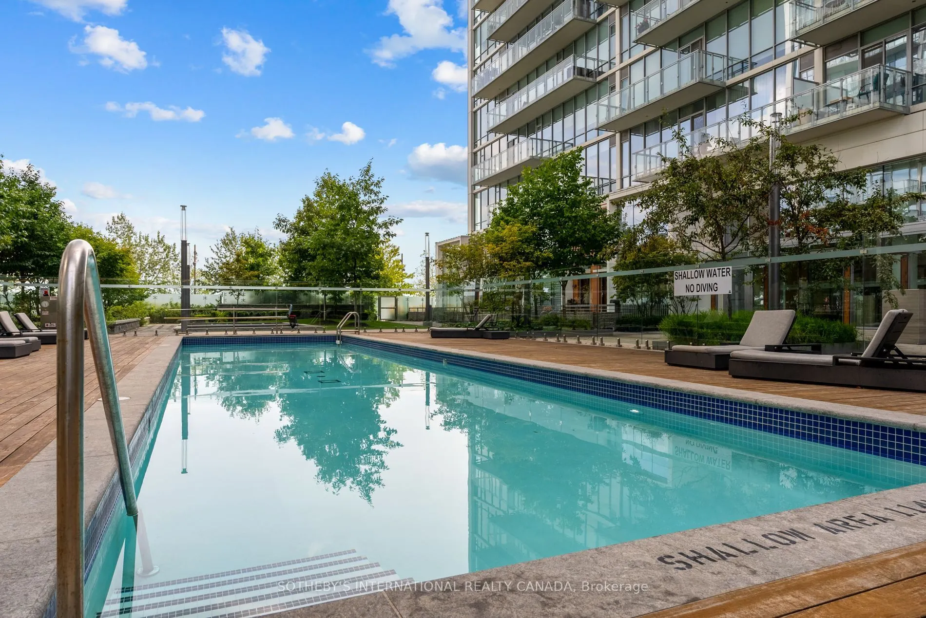 29 Queens Quay E #TH 114