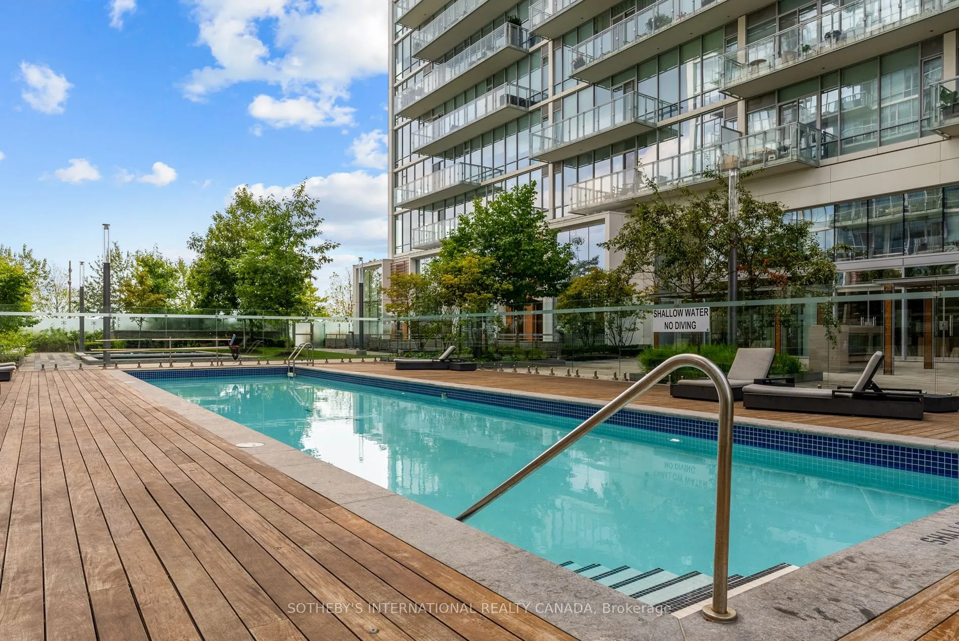 29 Queens Quay E #TH 114