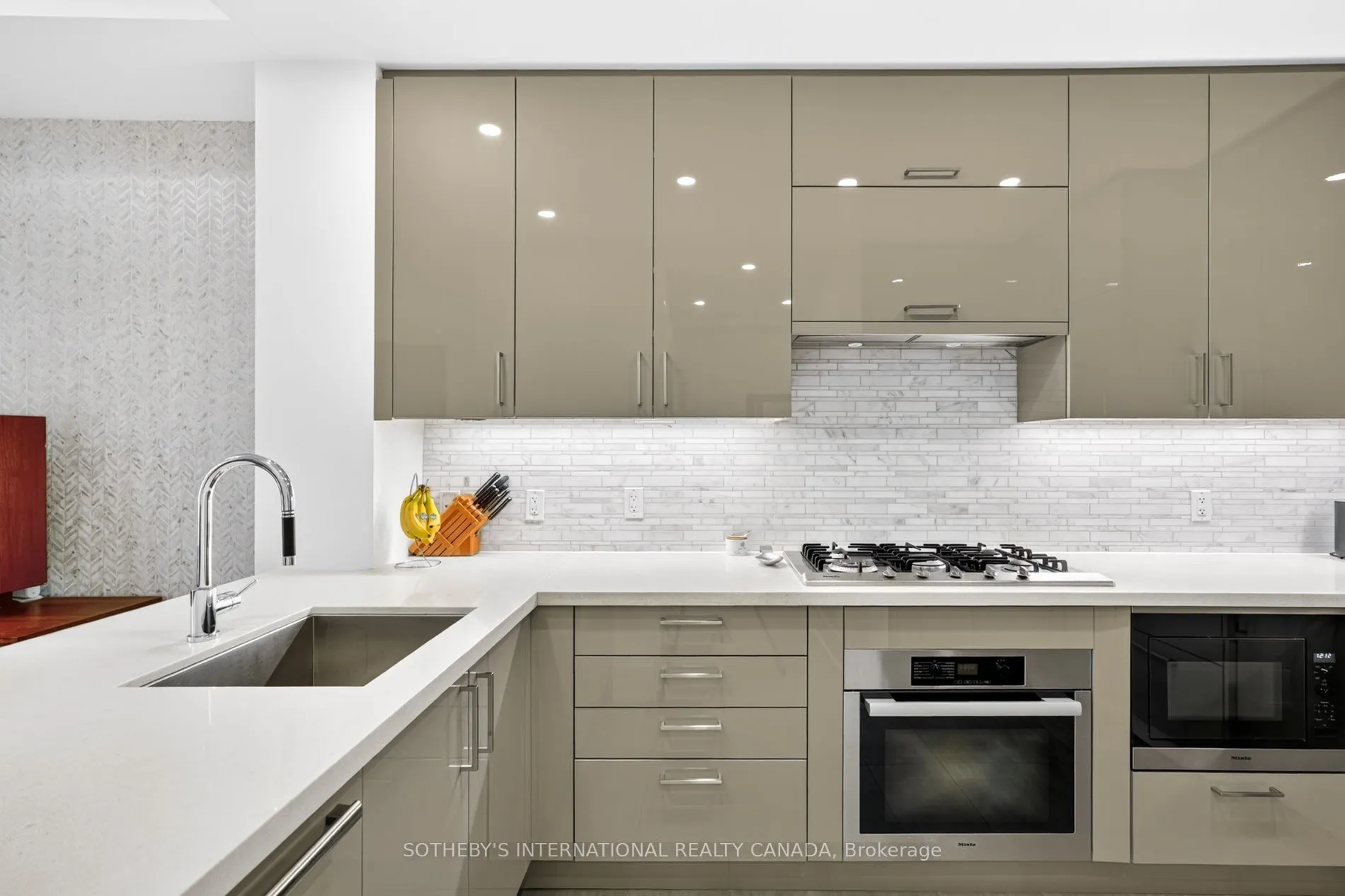 29 Queens Quay E #TH 114