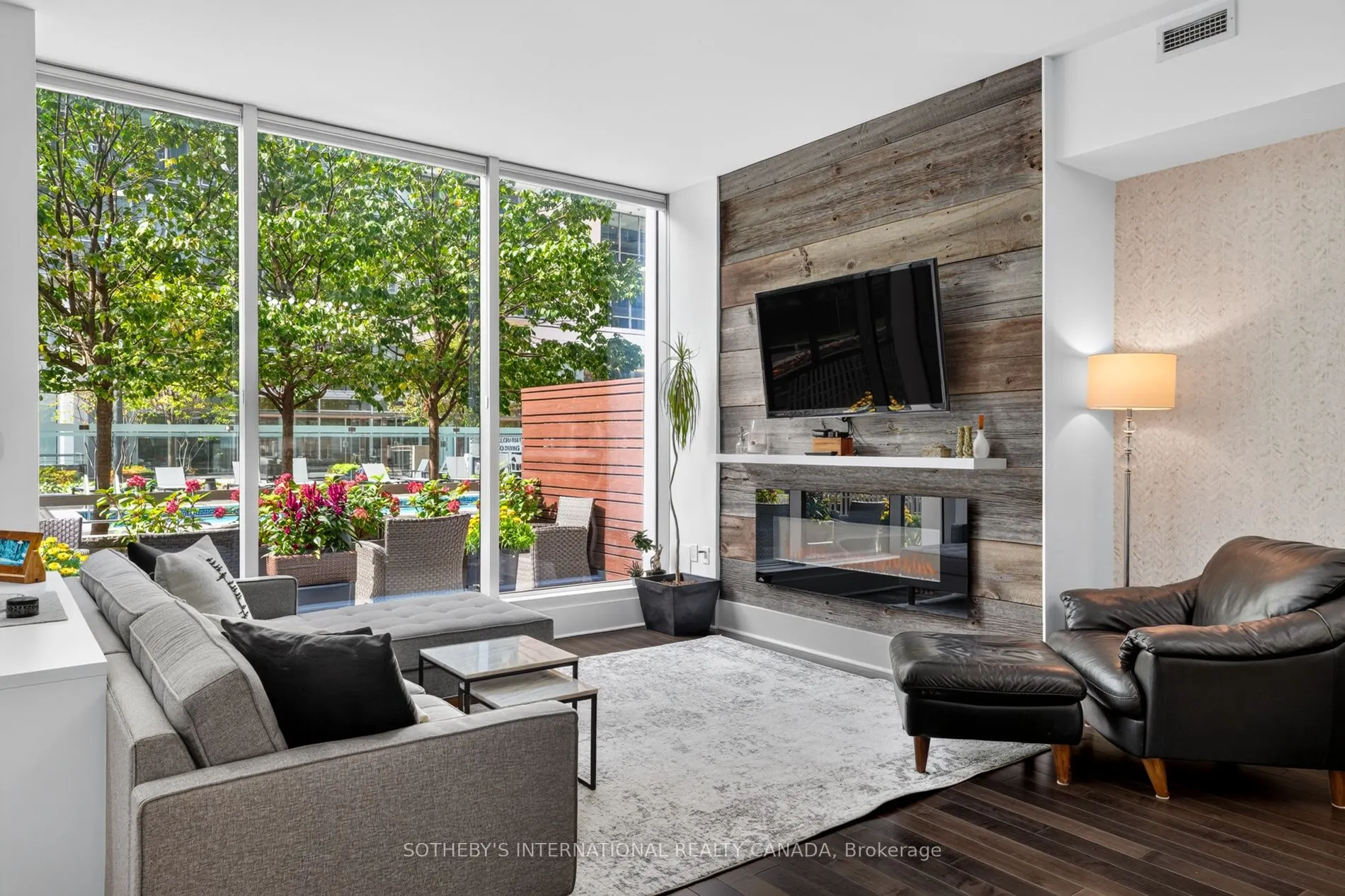 29 Queens Quay E #TH 114