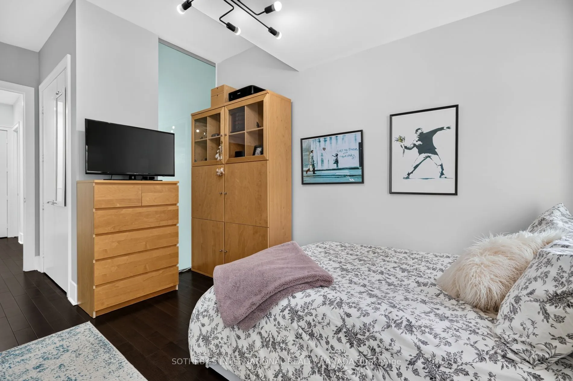 29 Queens Quay E #TH 114