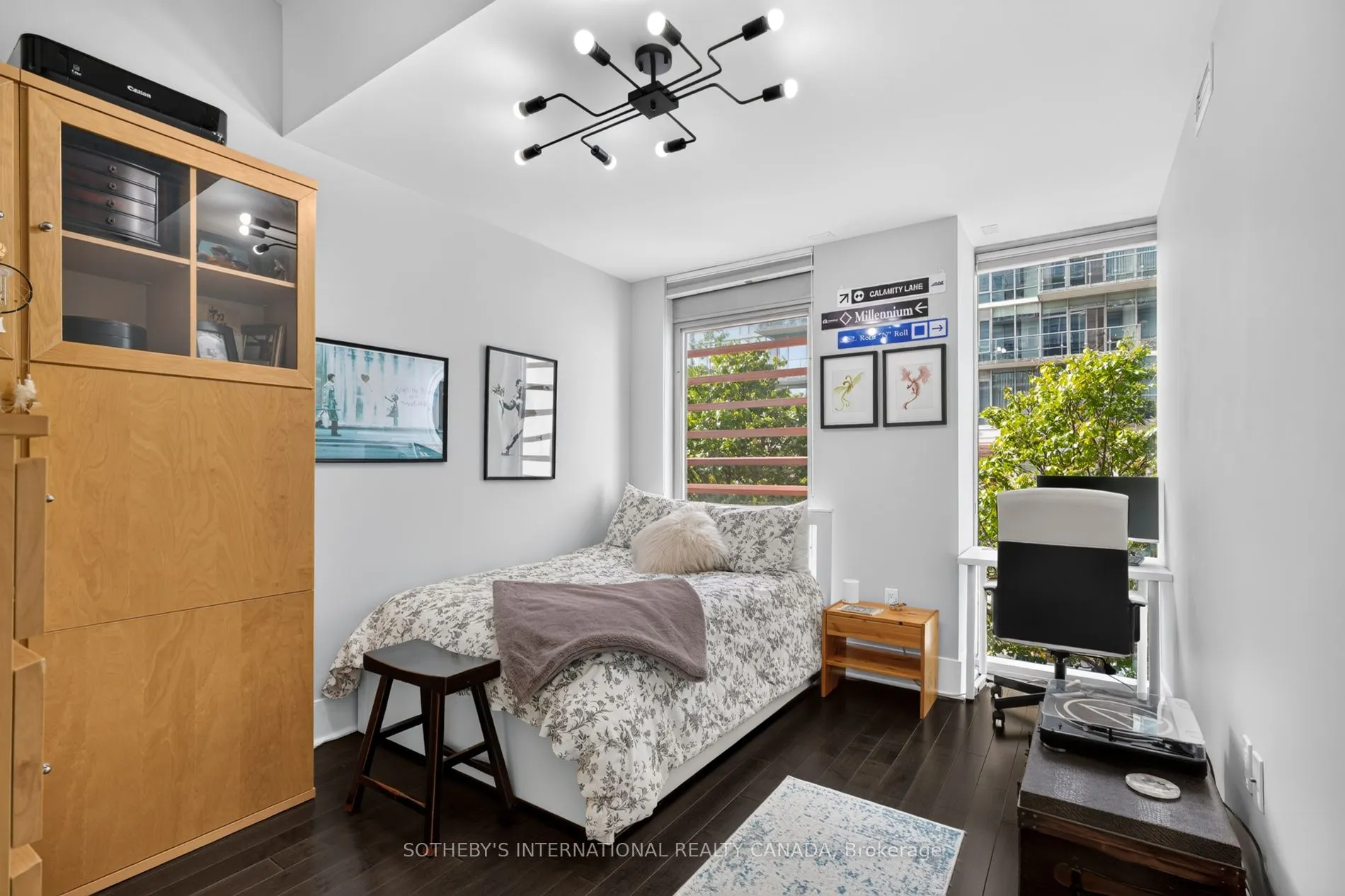 29 Queens Quay E #TH 114