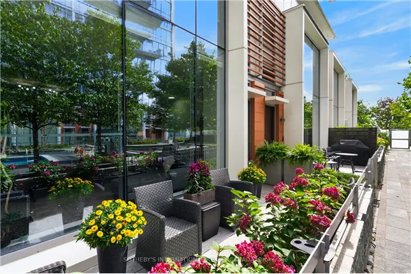 29 Queens Quay E #TH 114