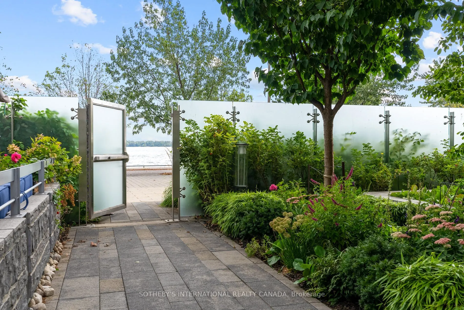 29 Queens Quay E #TH 114