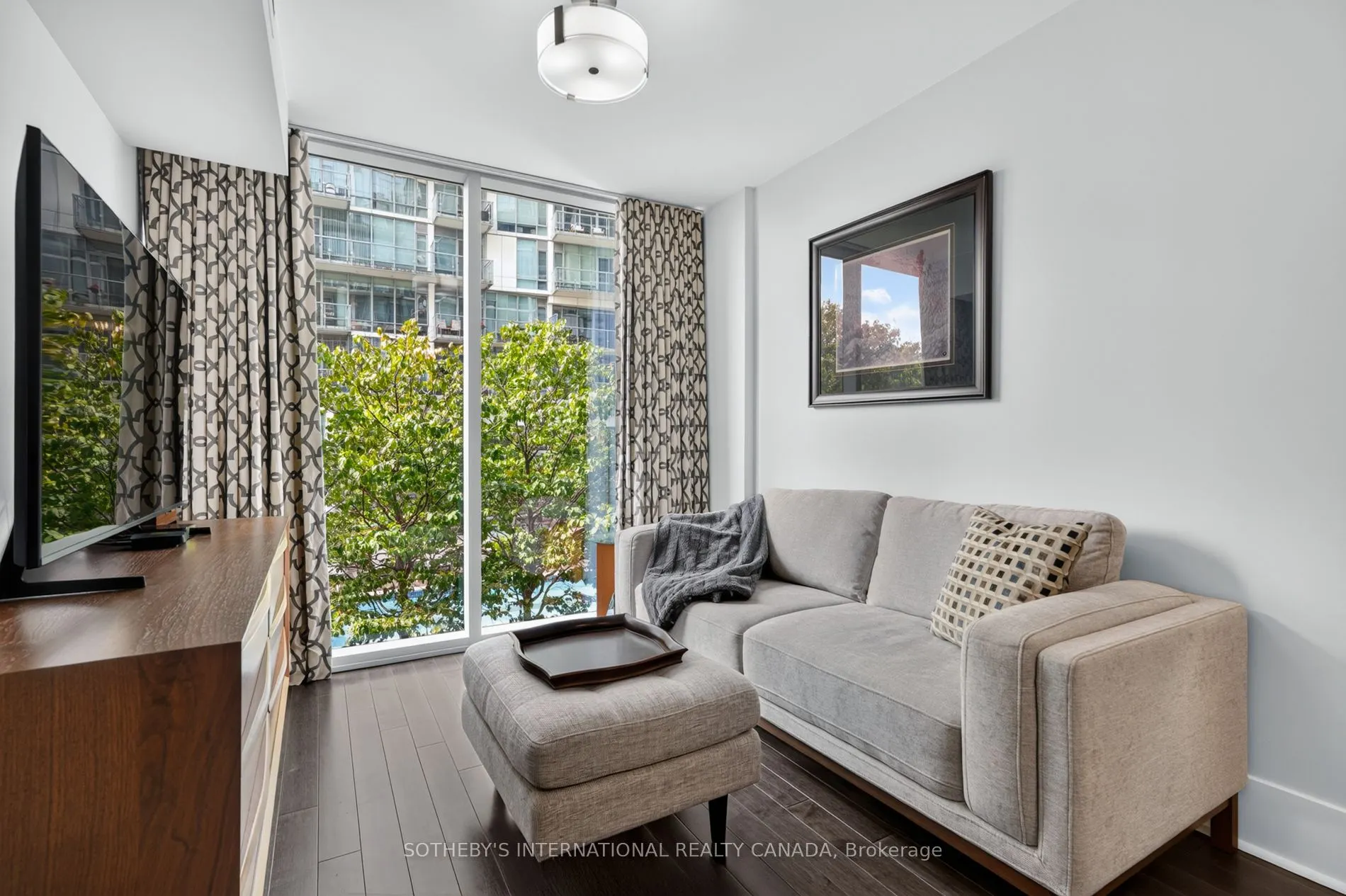 29 Queens Quay E #TH 114