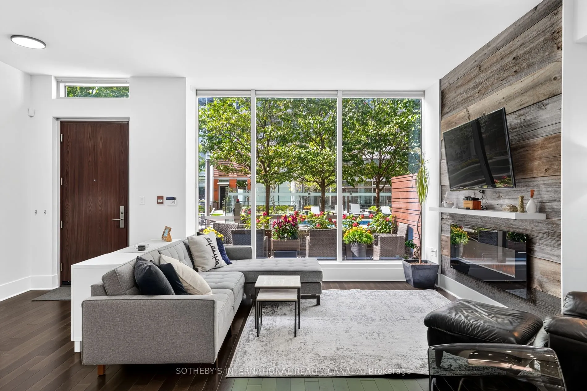 29 Queens Quay E #TH 114