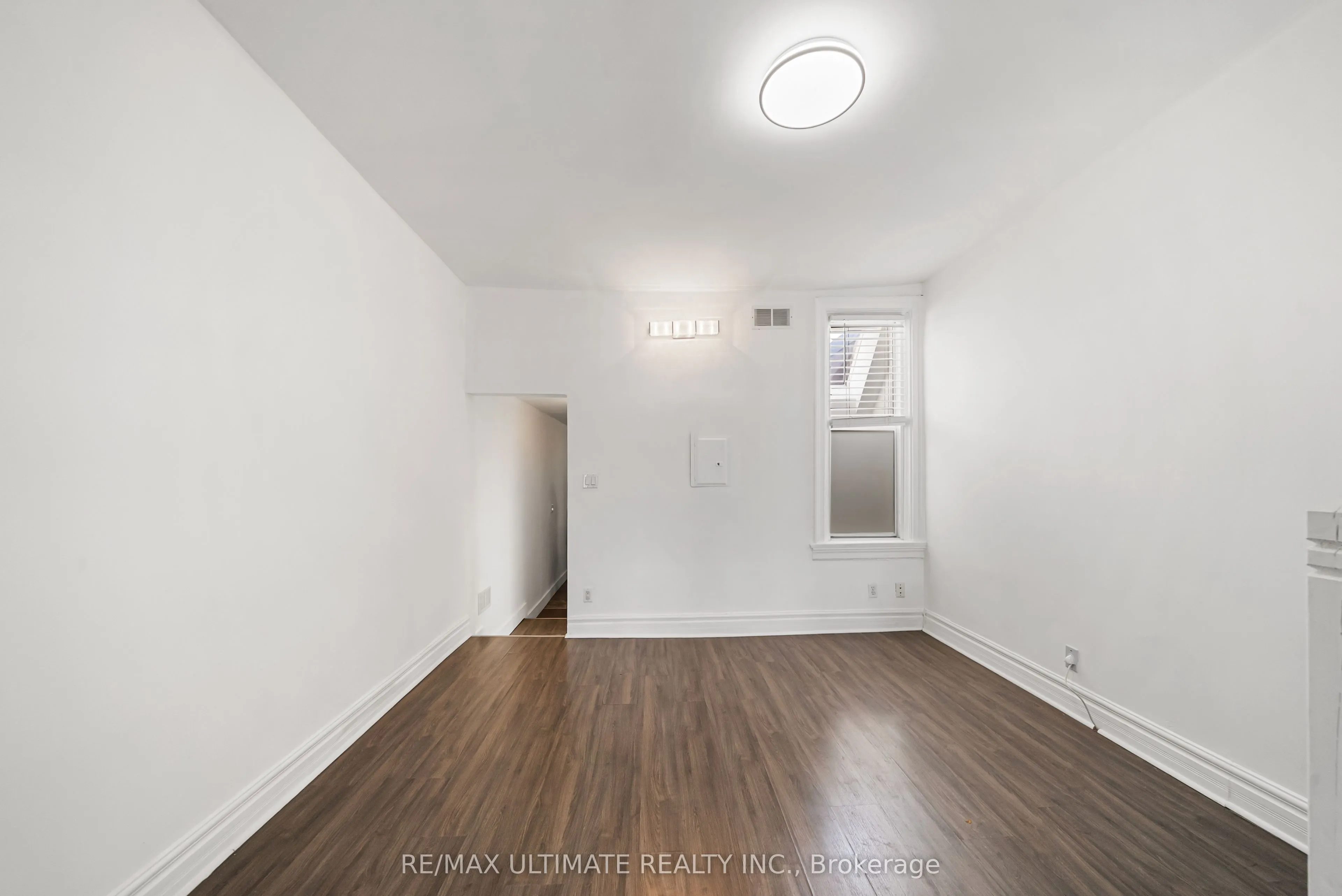 831 Queen Street W