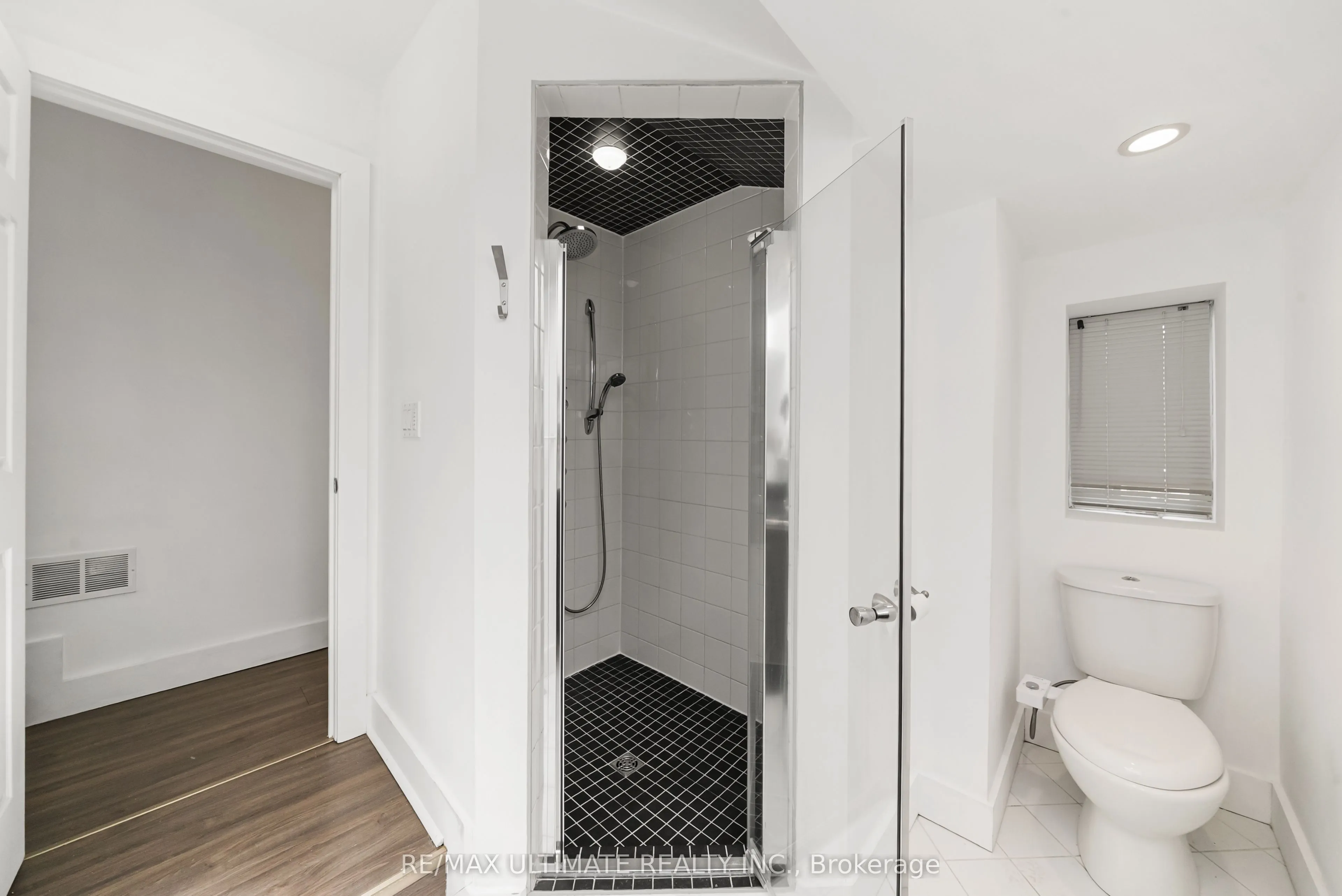 831 Queen Street W