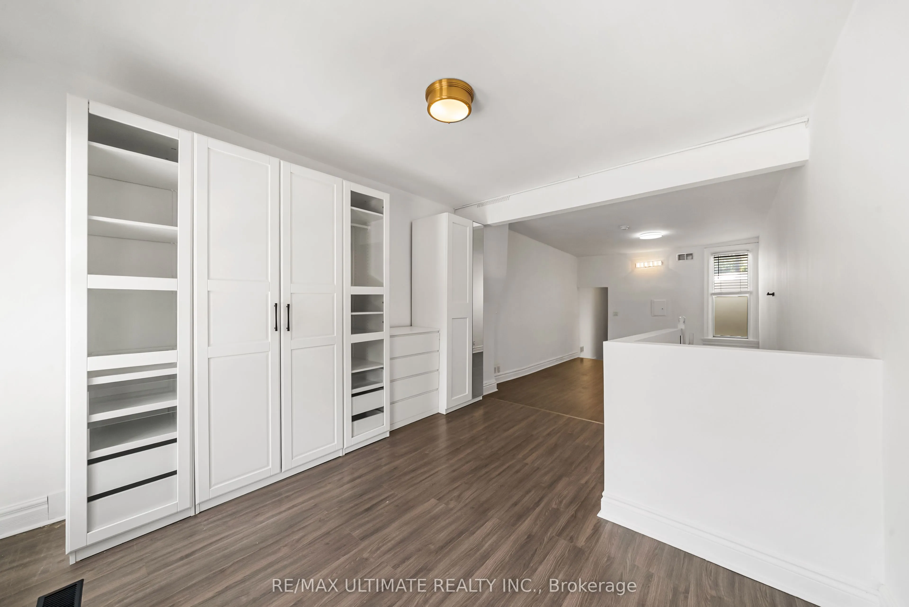 831 Queen Street W