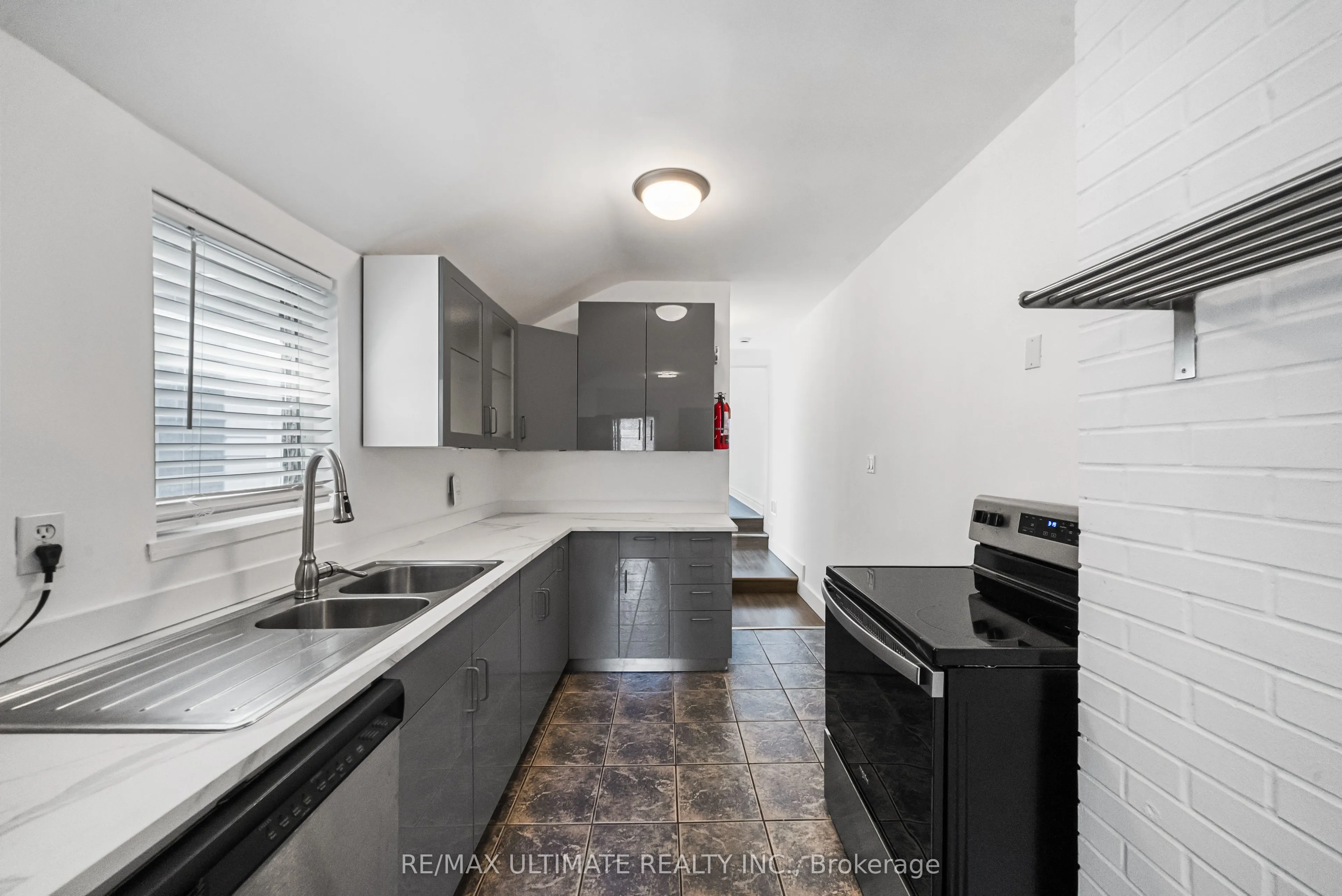 831 Queen Street W