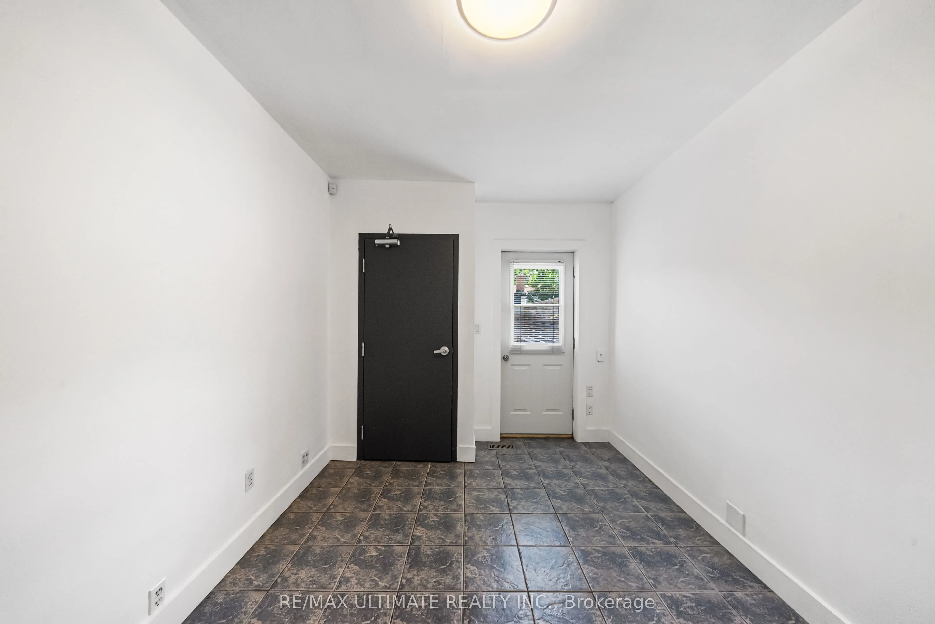 831 Queen Street W