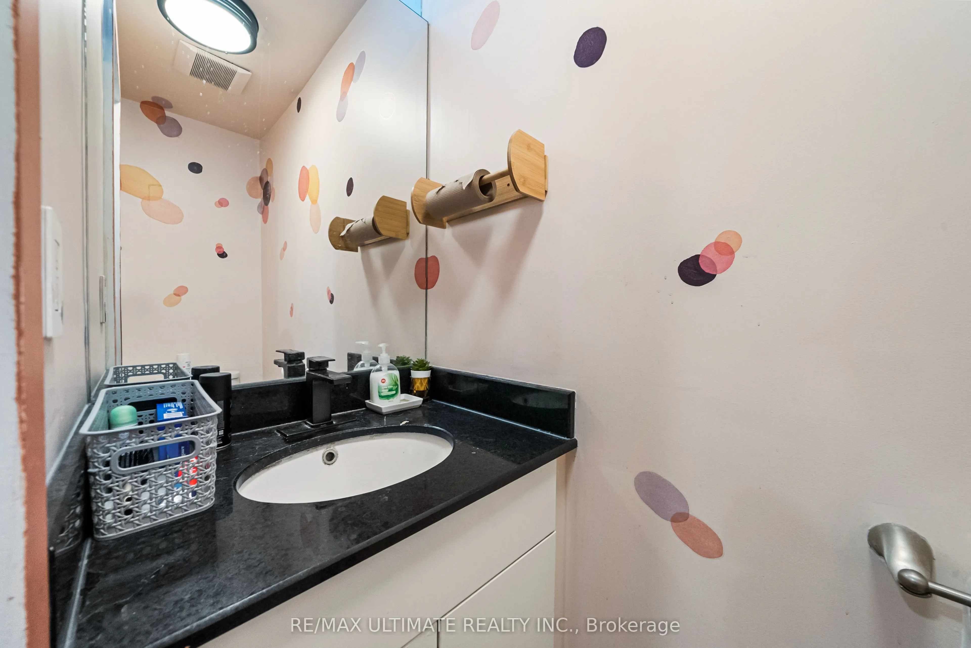 831 Queen Street W