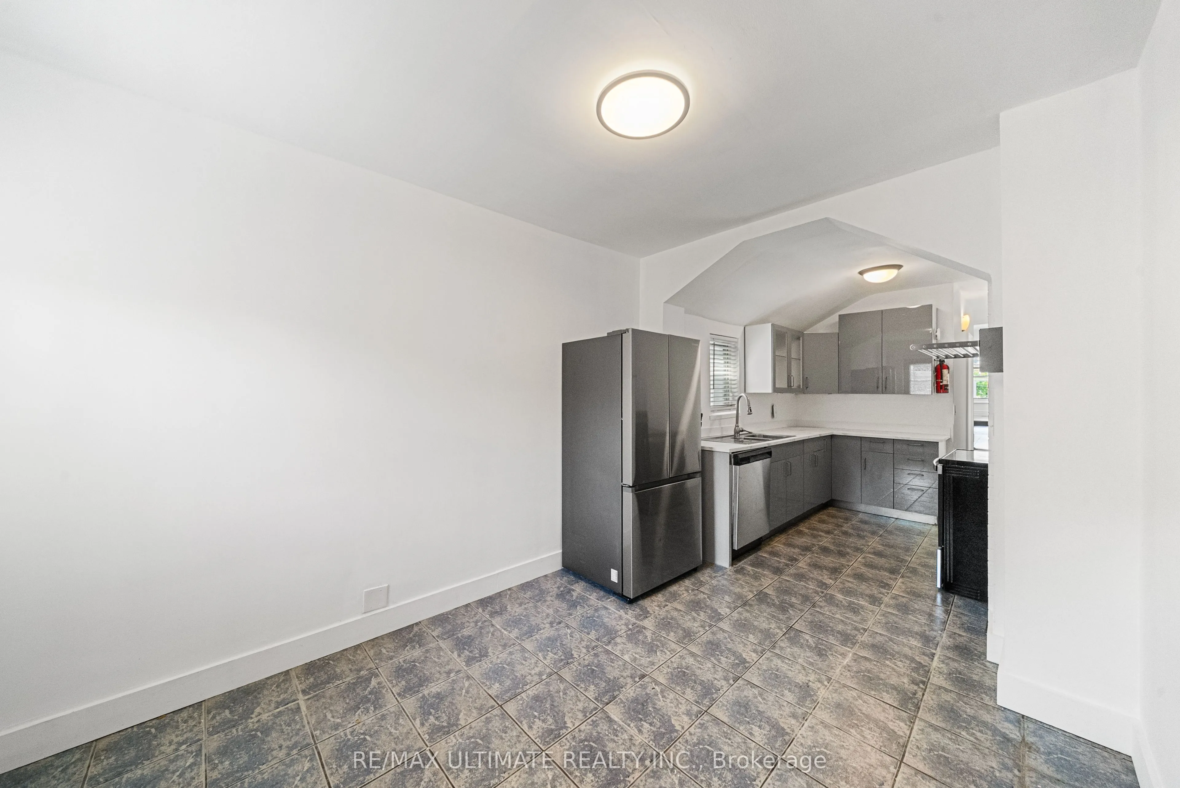 831 Queen Street W