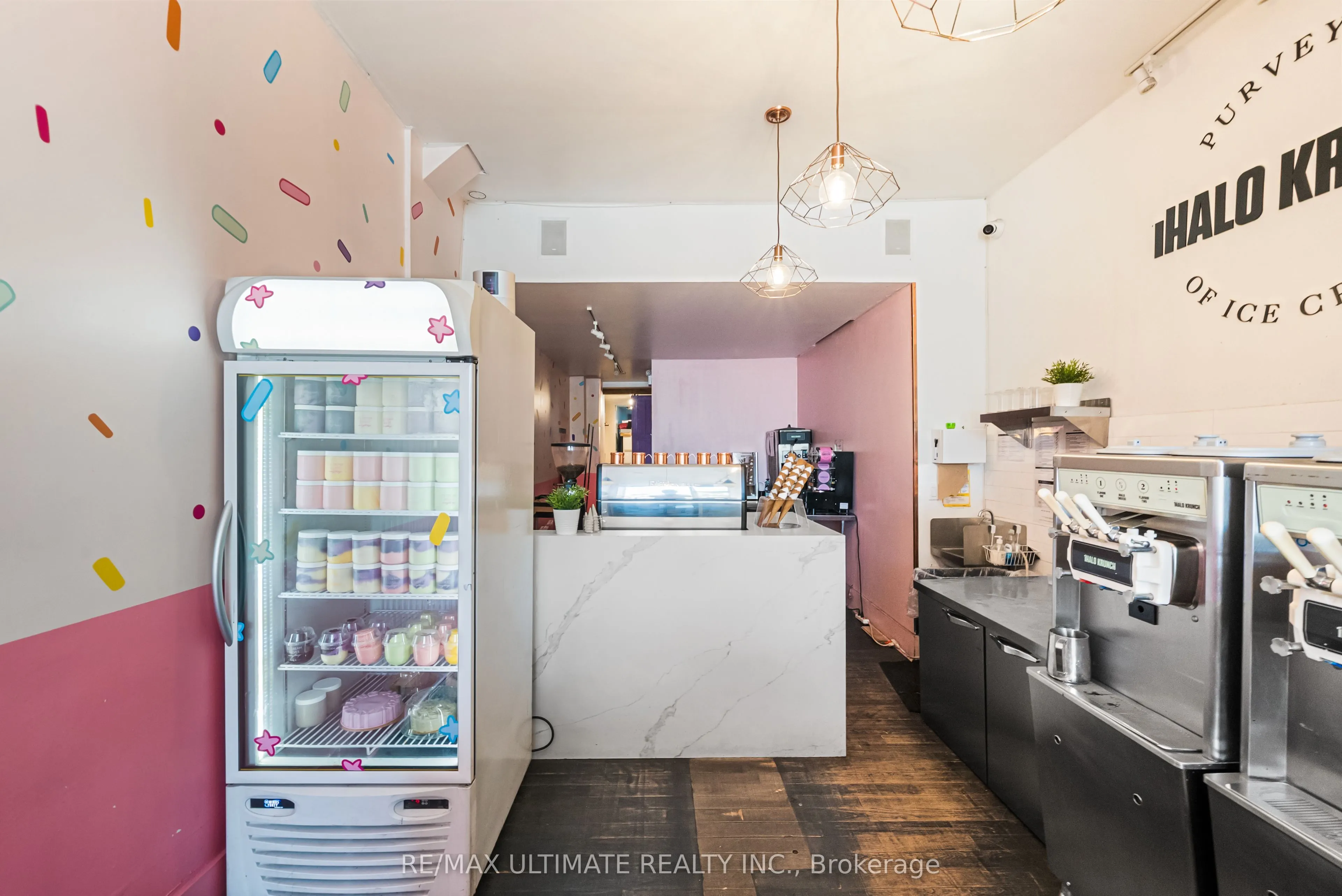 831 Queen Street W