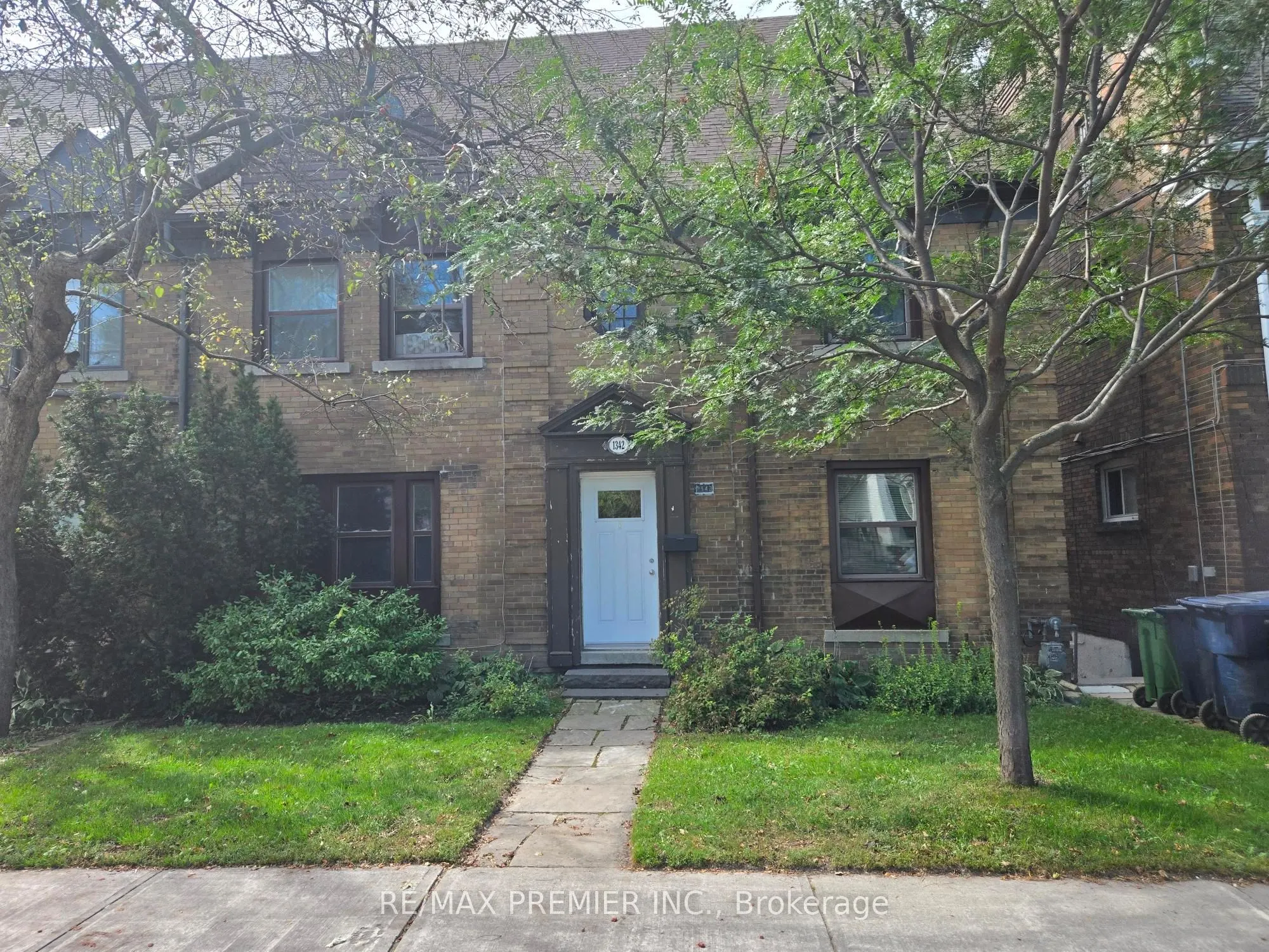 1342 Avenue Road