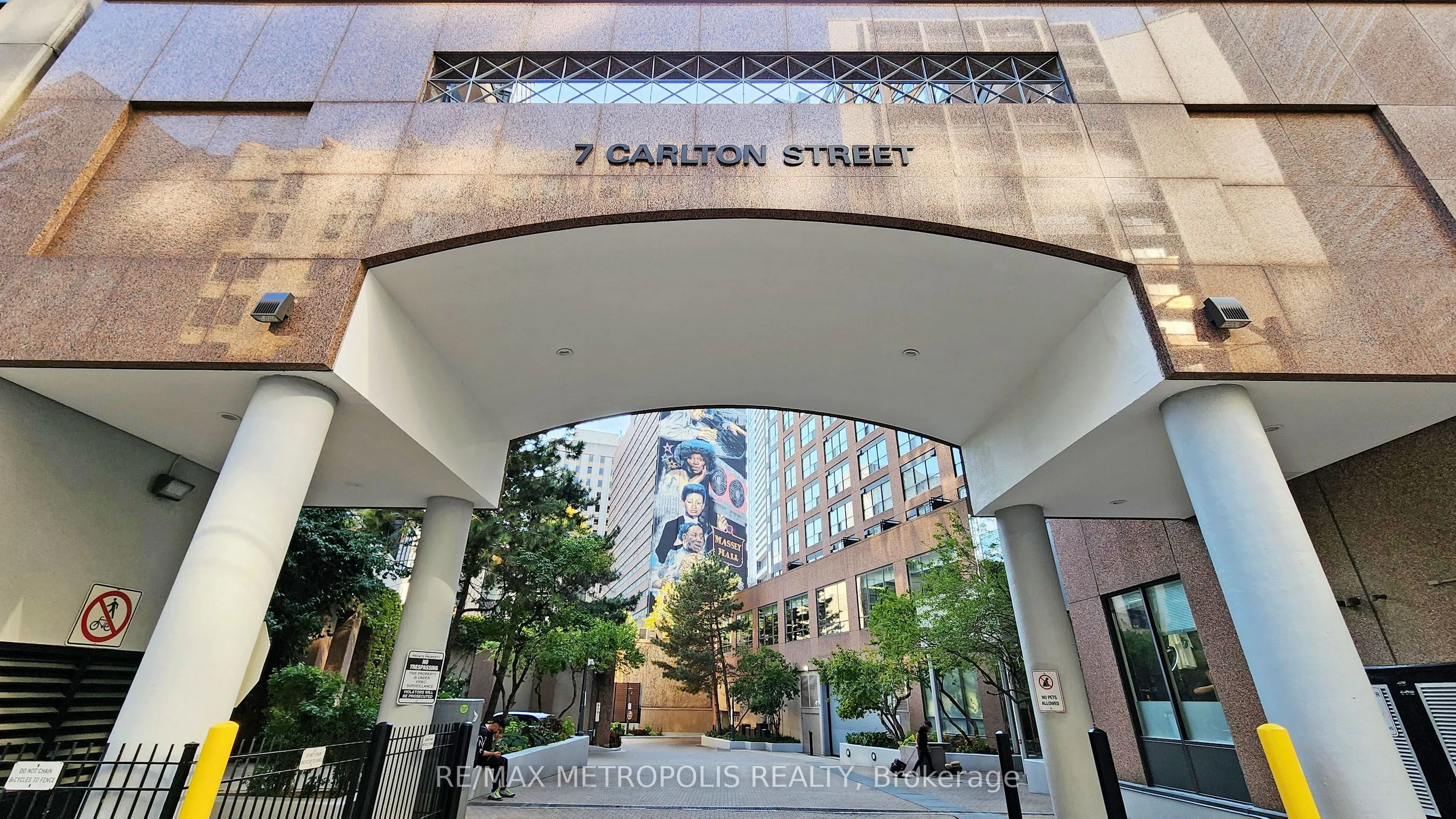 7 Carlton Street #1702