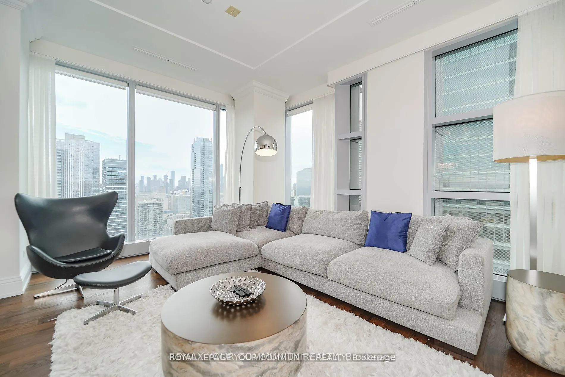 183 Wellington Street W #3903