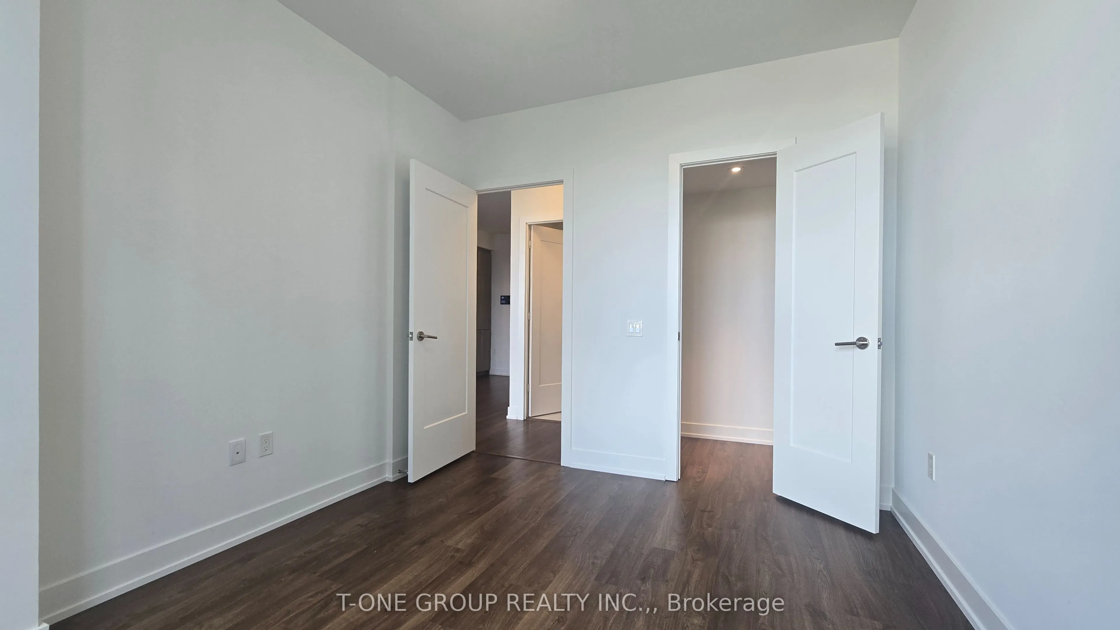 30 Inn on the Park Drive #406
