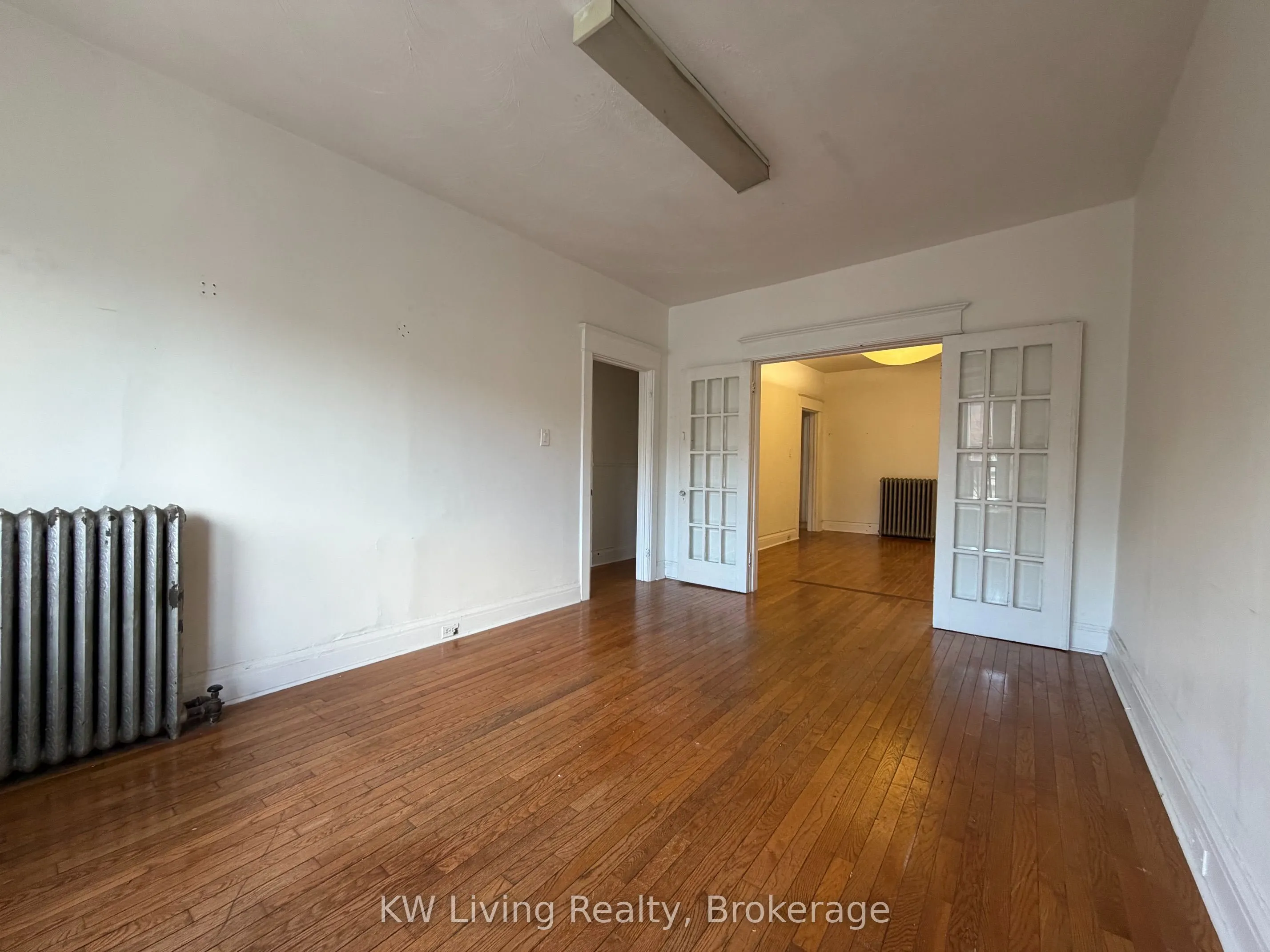 543 College Street #2/F