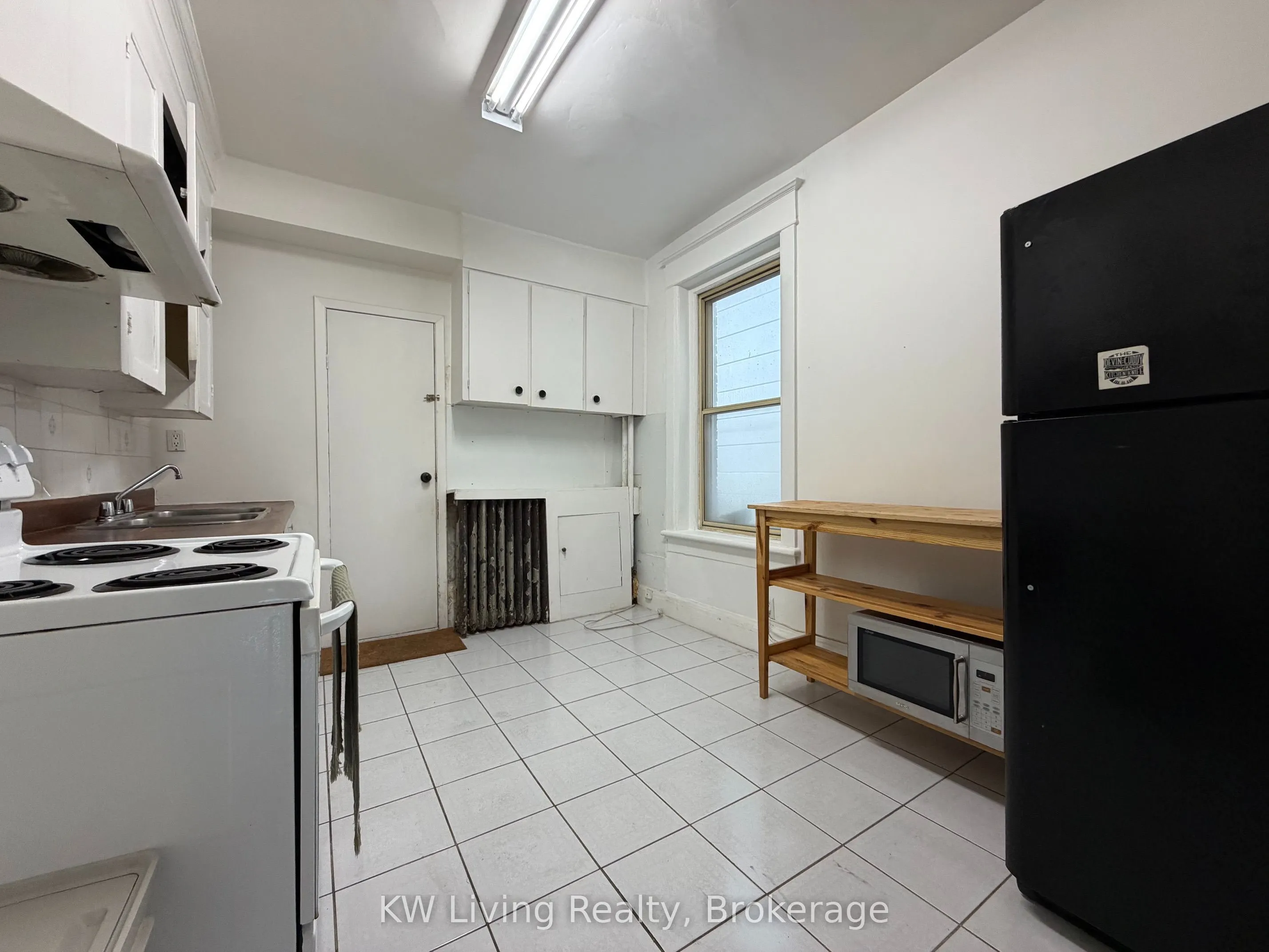 543 College Street #2/F