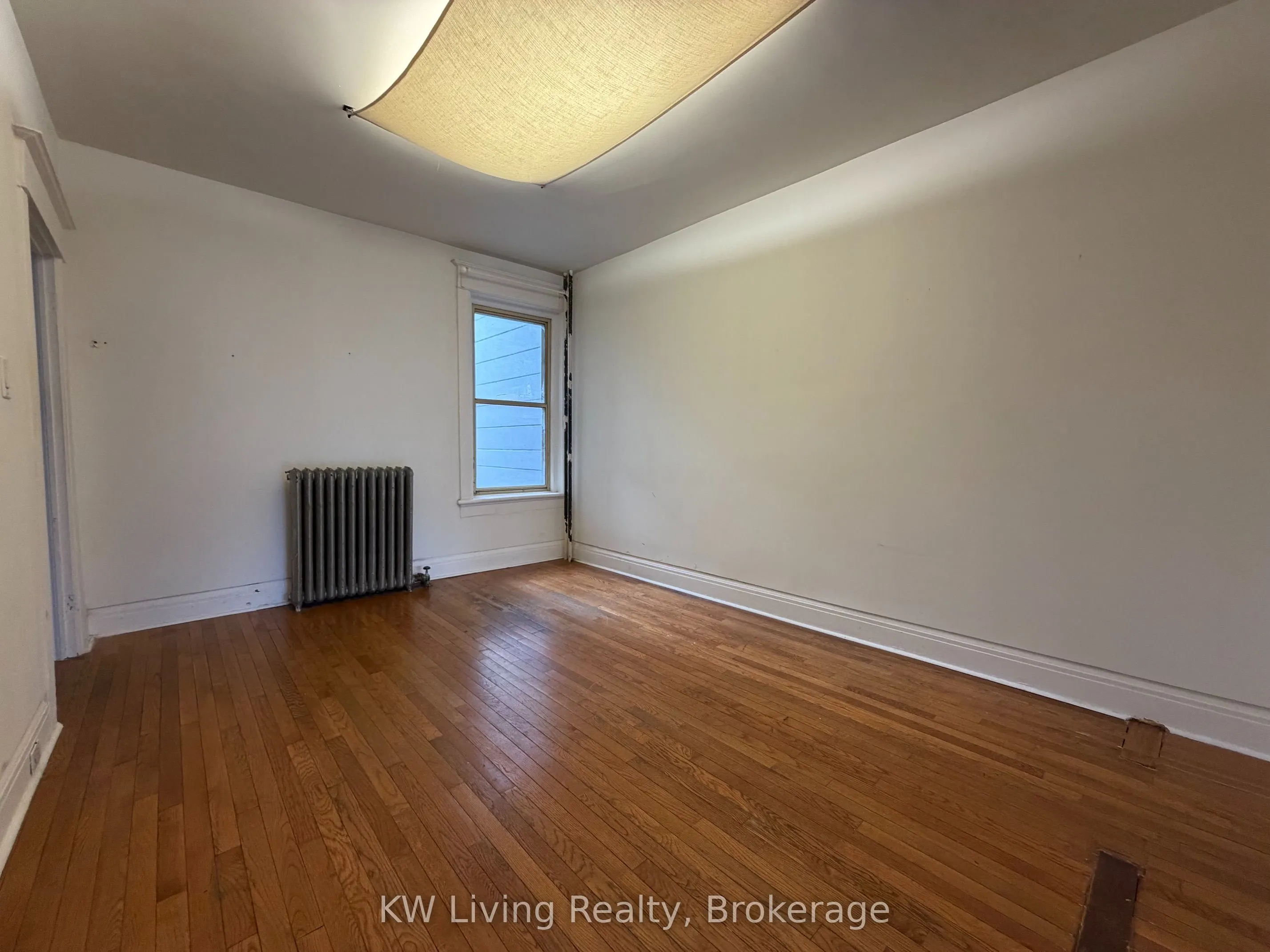 543 College Street #2/F