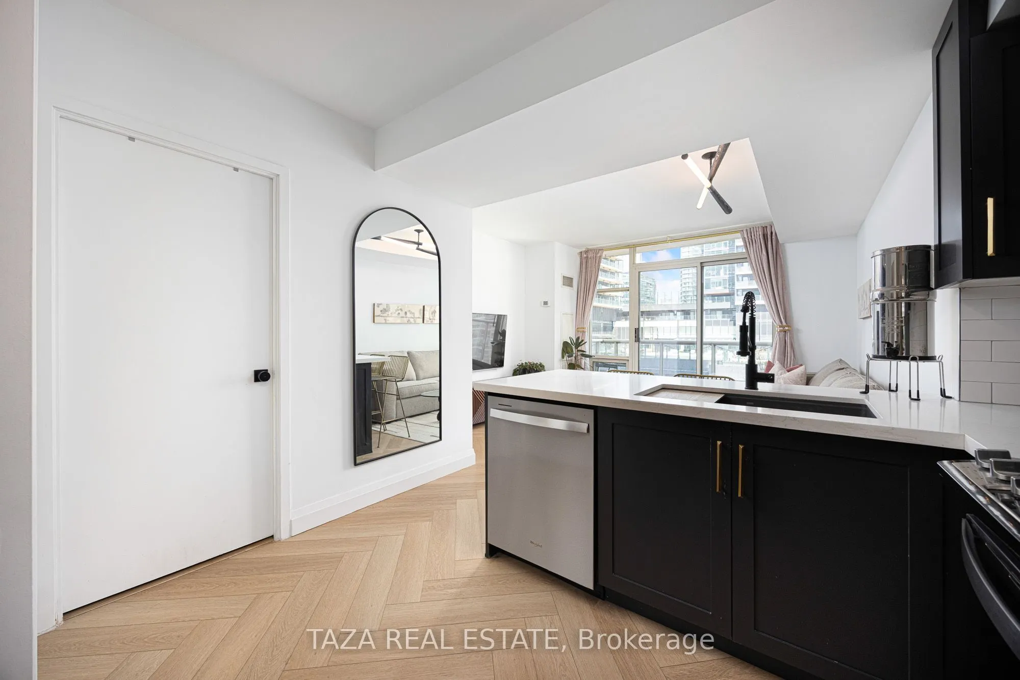 10 Navy Wharf Court #1705