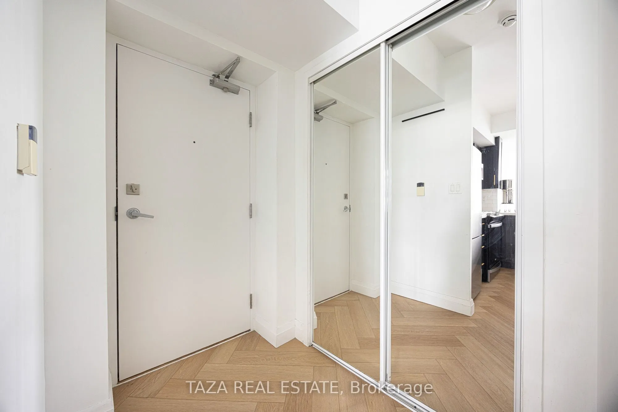 10 Navy Wharf Court #1705