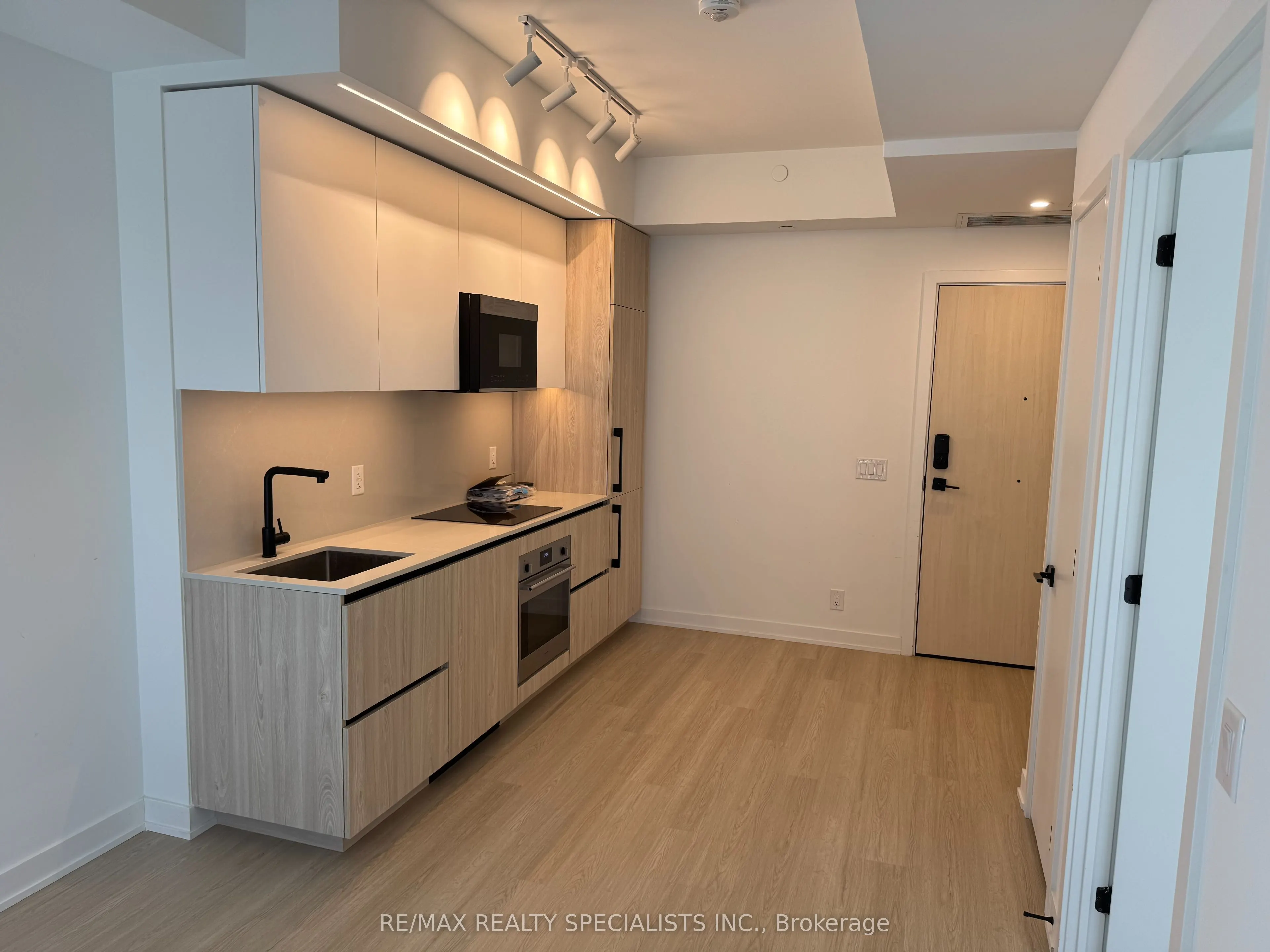 699 SHEPPARD Avenue E #311