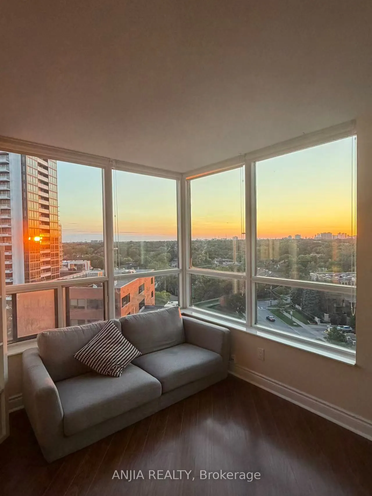 5 Northtown Way #903