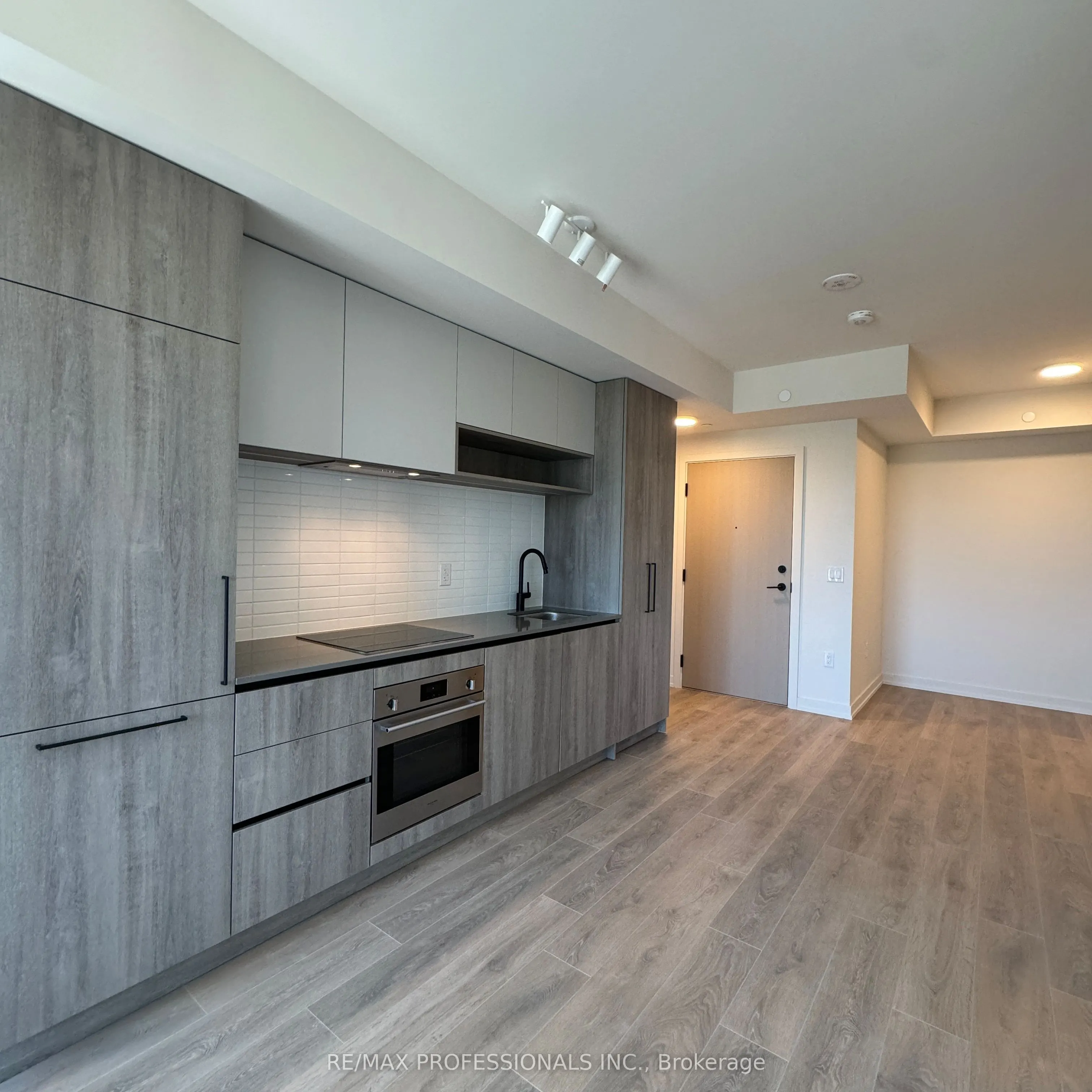 181 Sterling Road #901