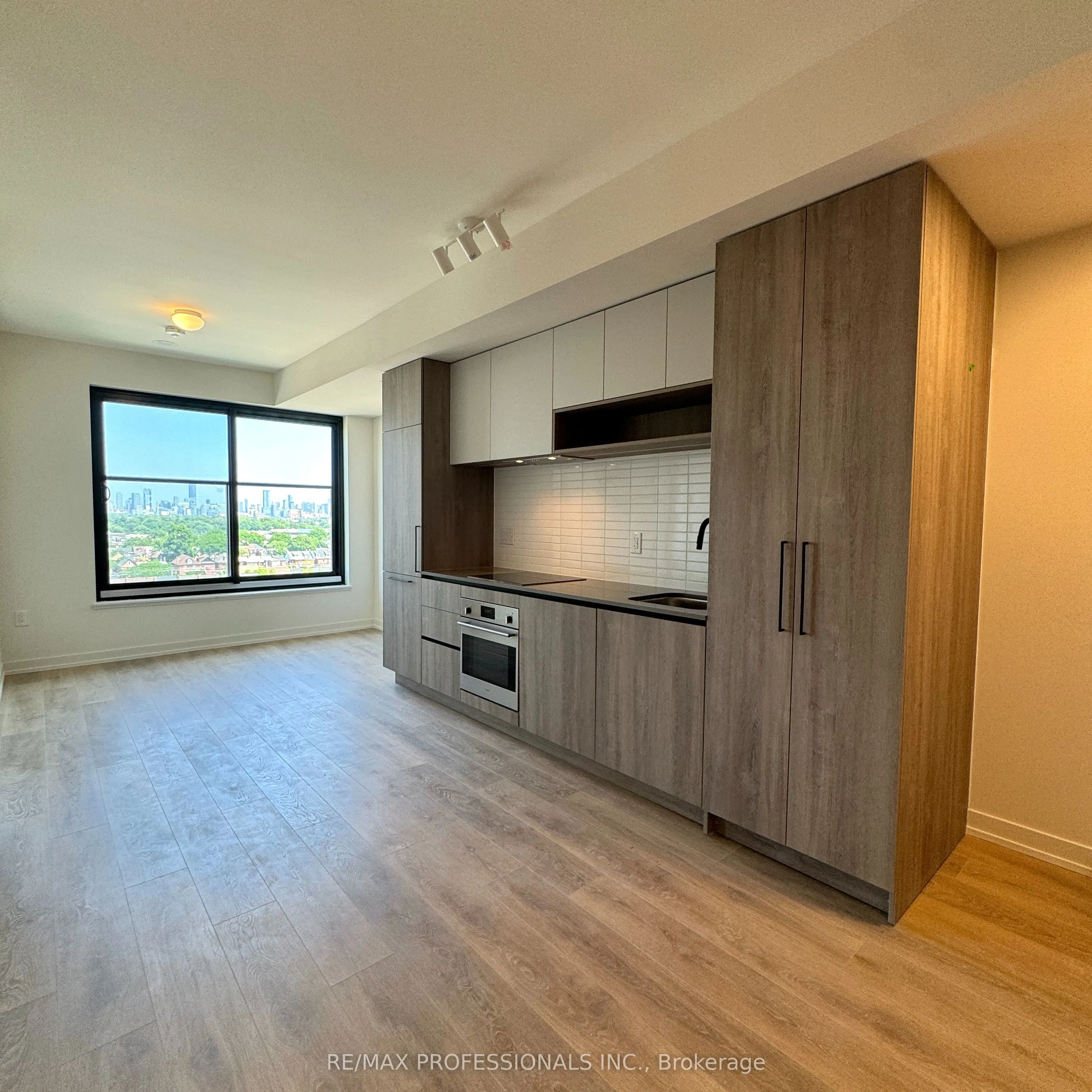 181 Sterling Road #901