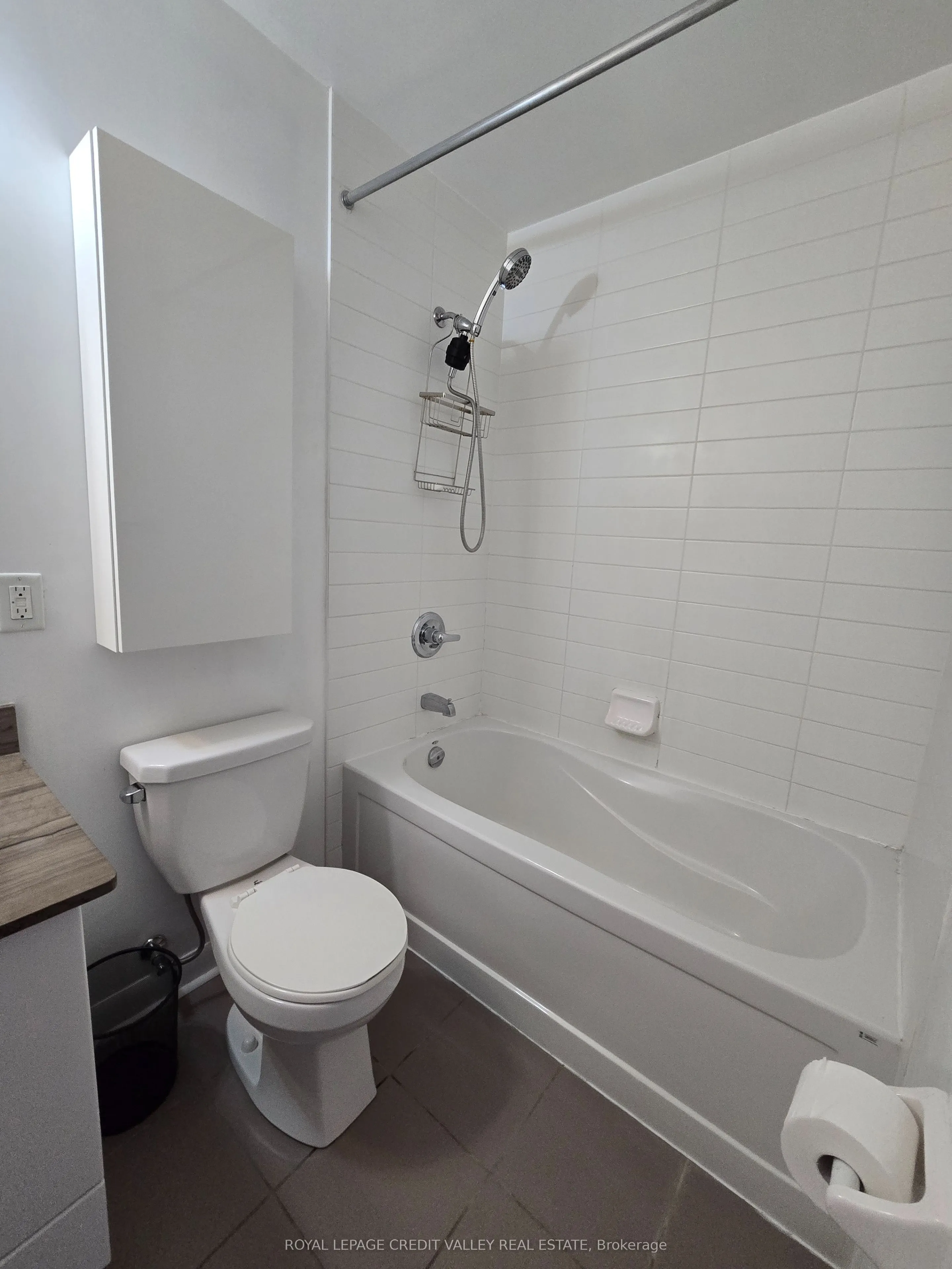 15 Bruyeres Mews #614