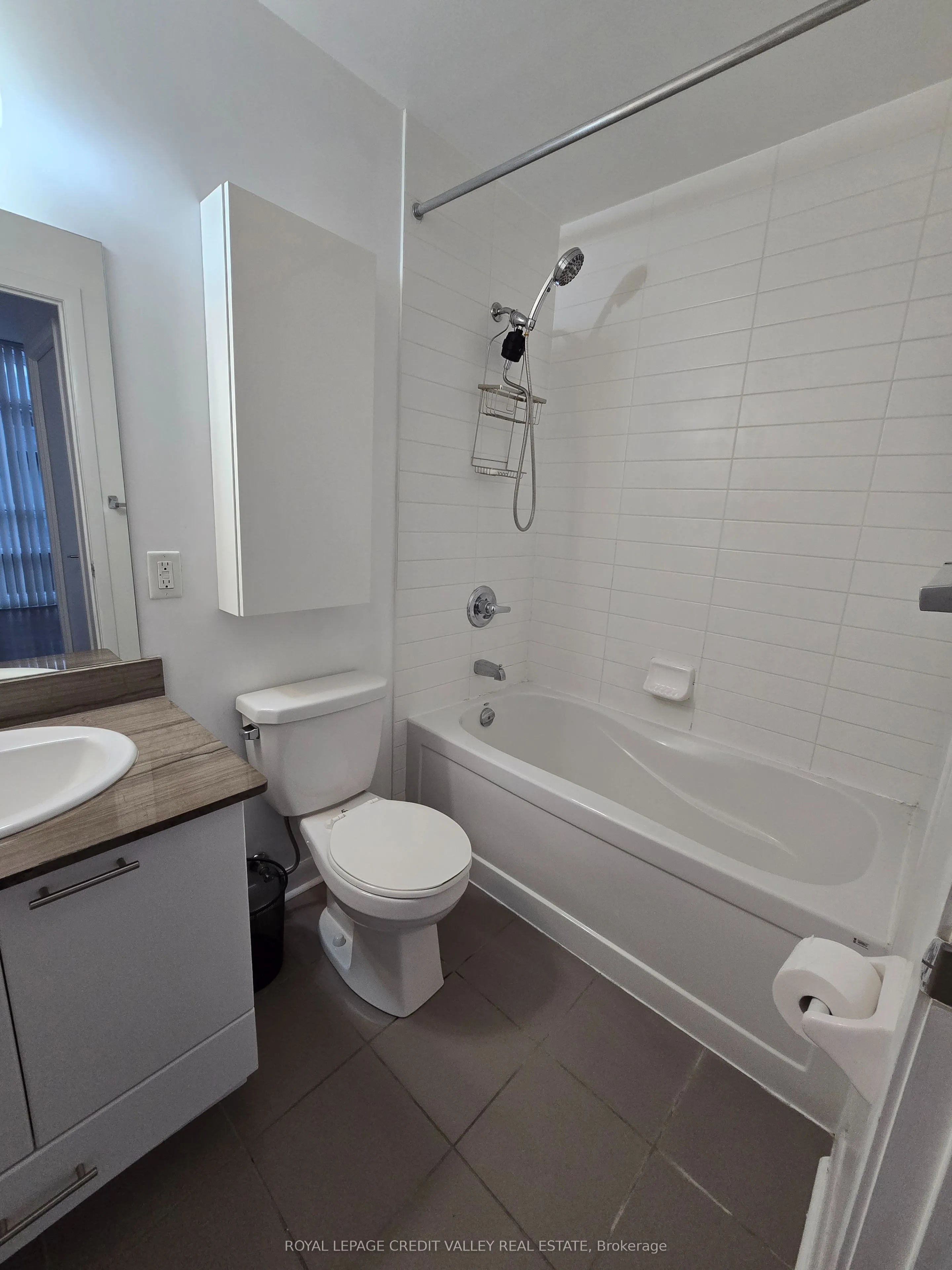 15 Bruyeres Mews #614