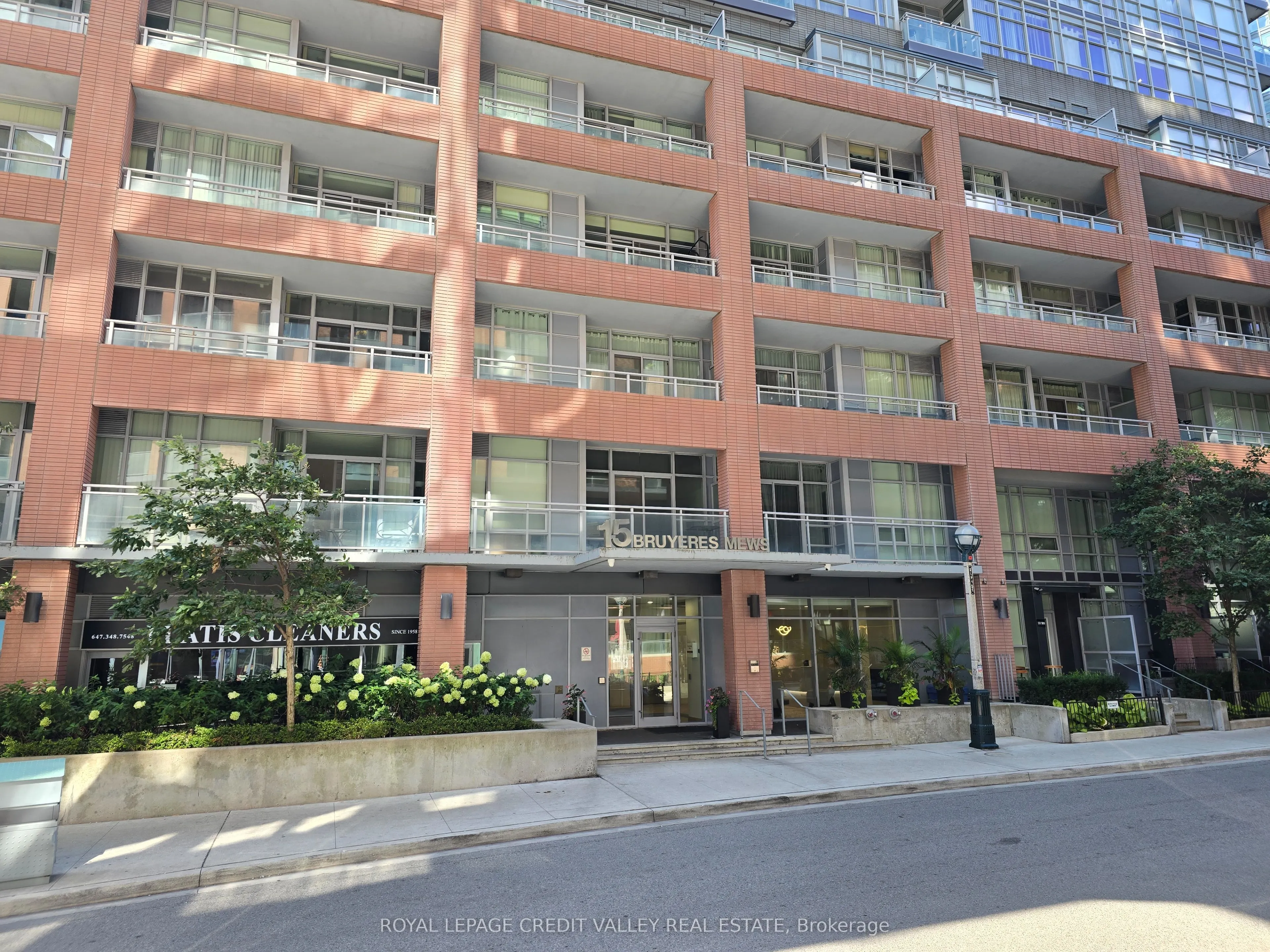 15 Bruyeres Mews #614