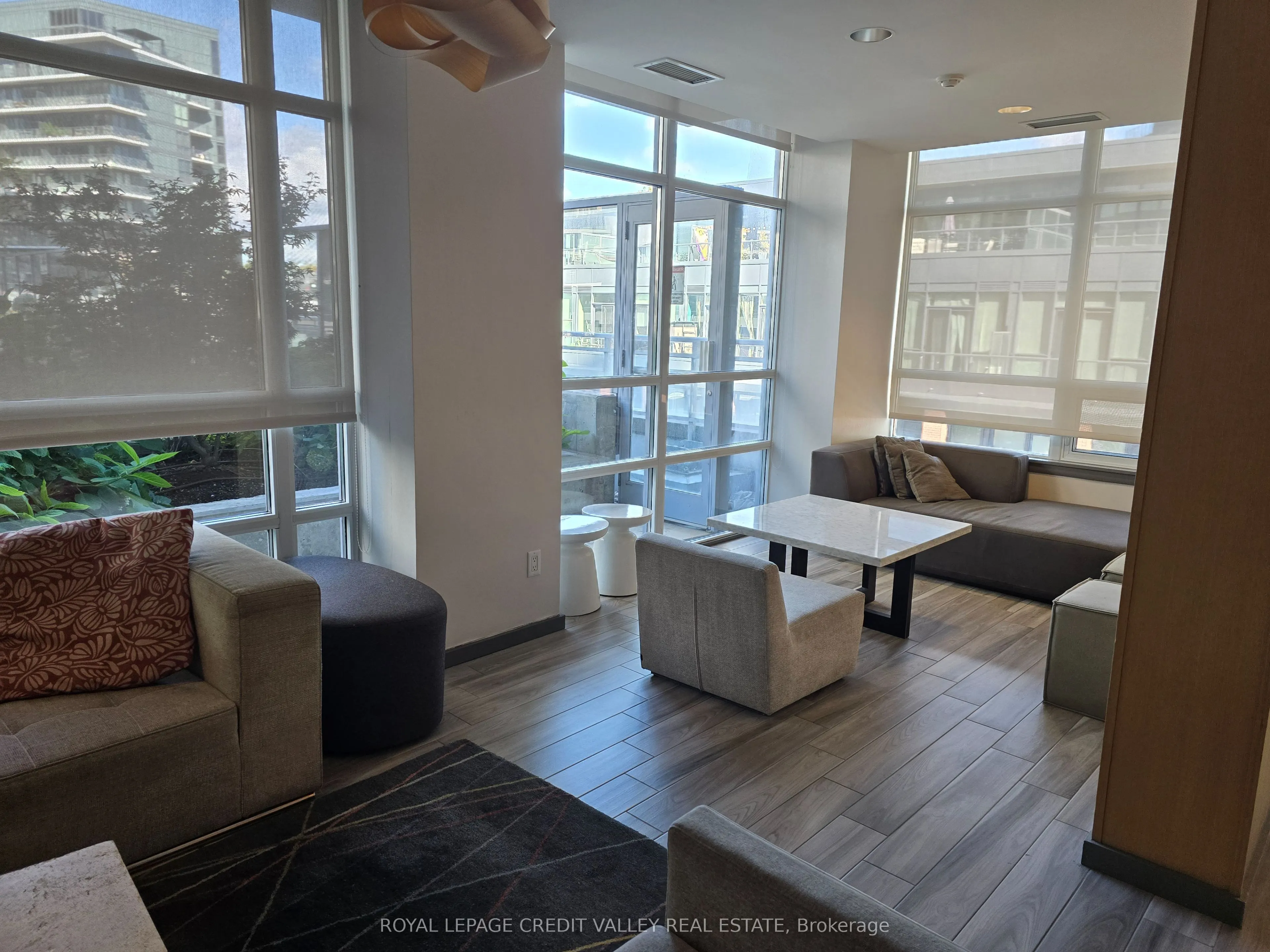 15 Bruyeres Mews #614