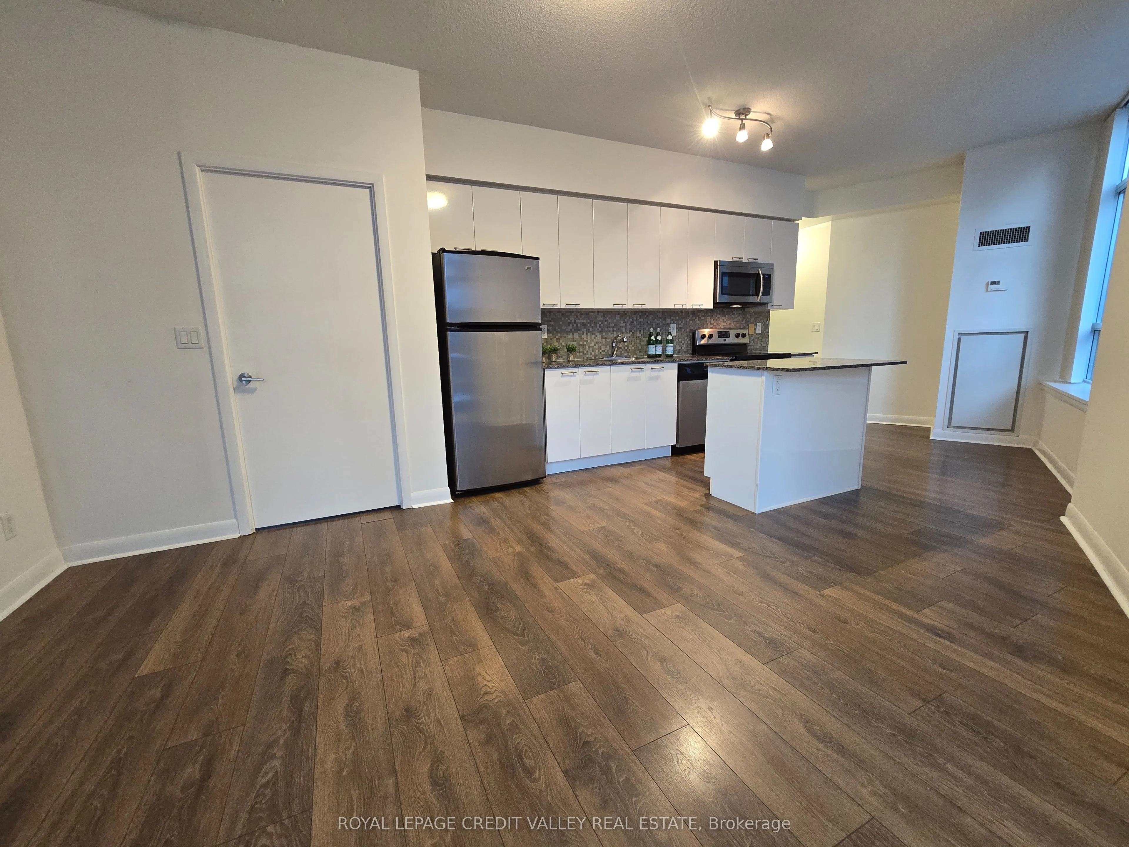 15 Bruyeres Mews #614