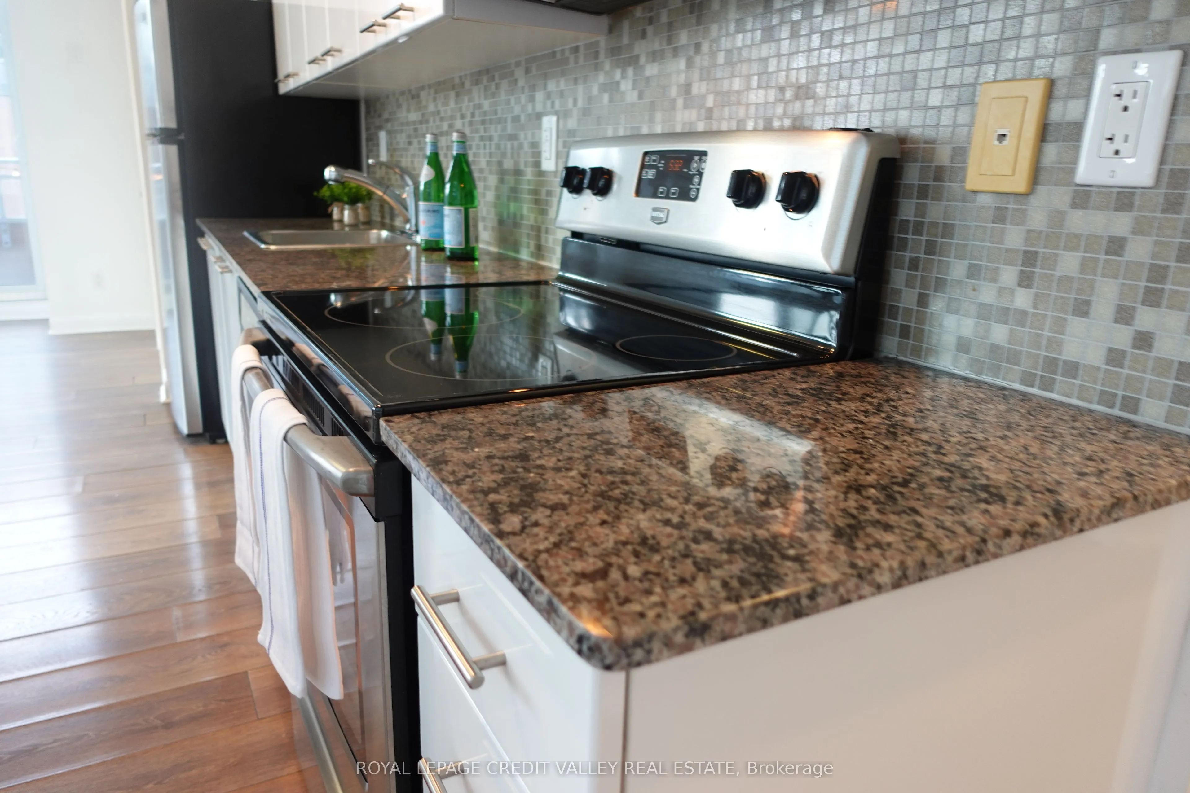 15 Bruyeres Mews #614