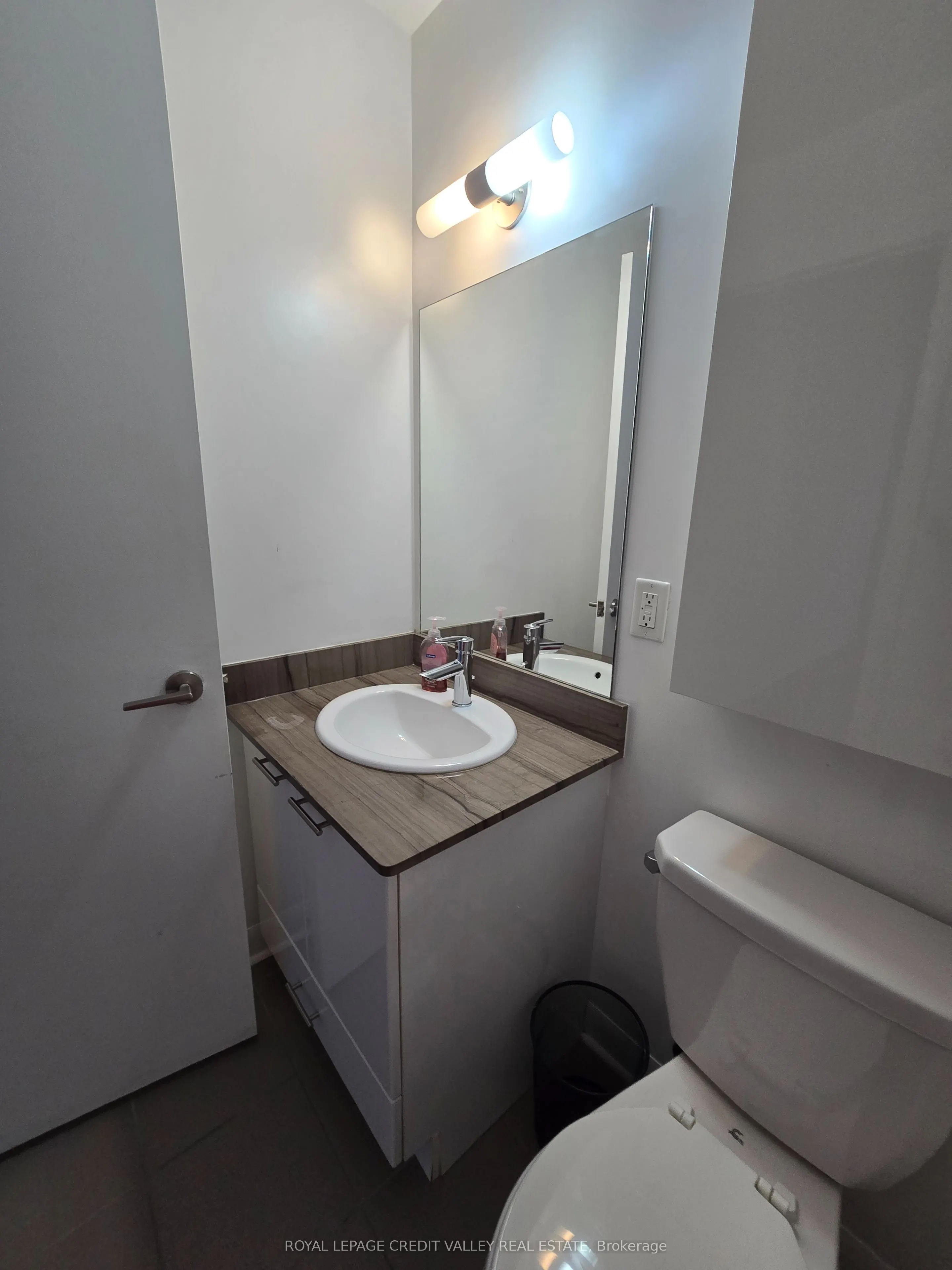 15 Bruyeres Mews #614