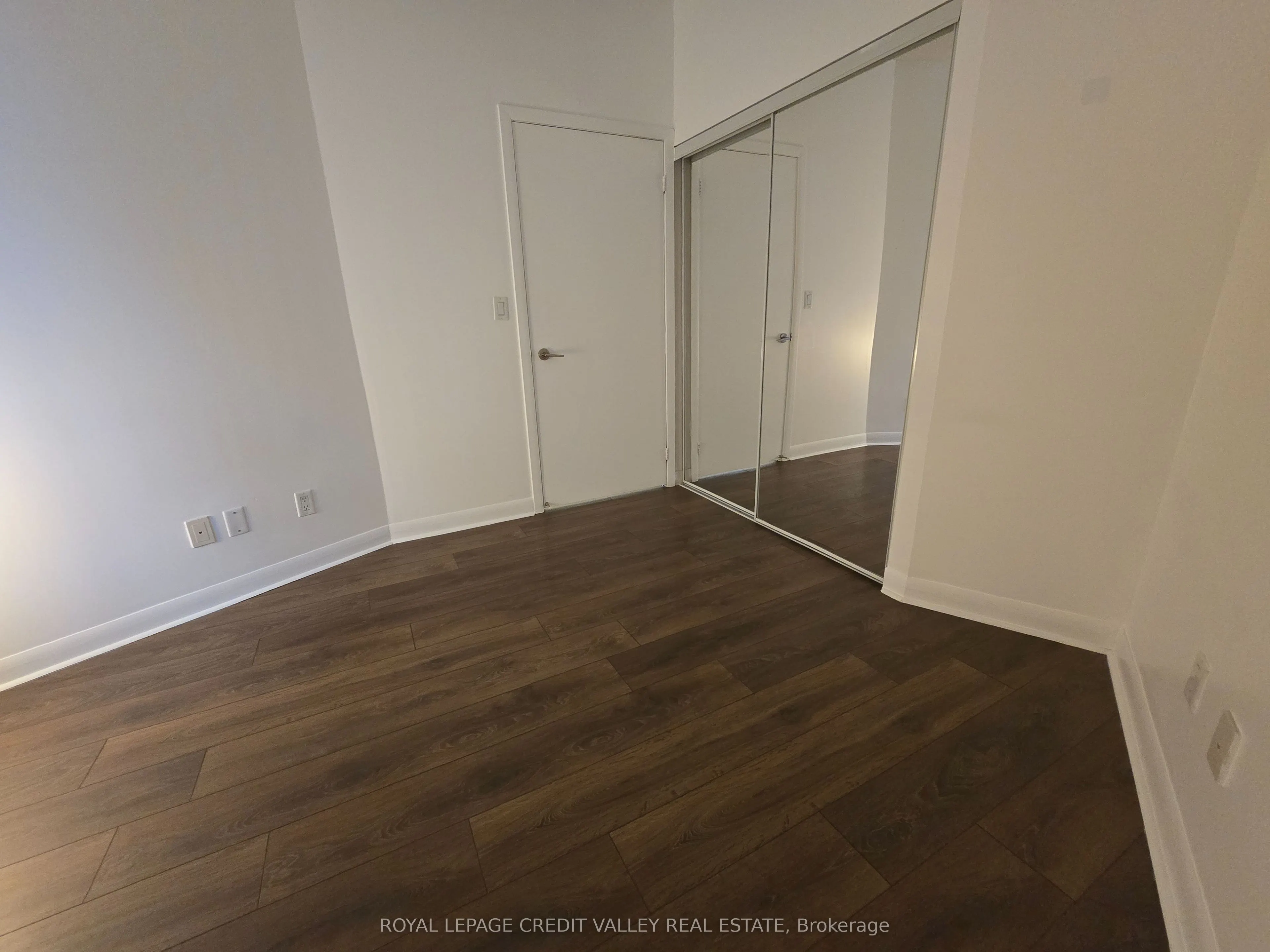 15 Bruyeres Mews #614