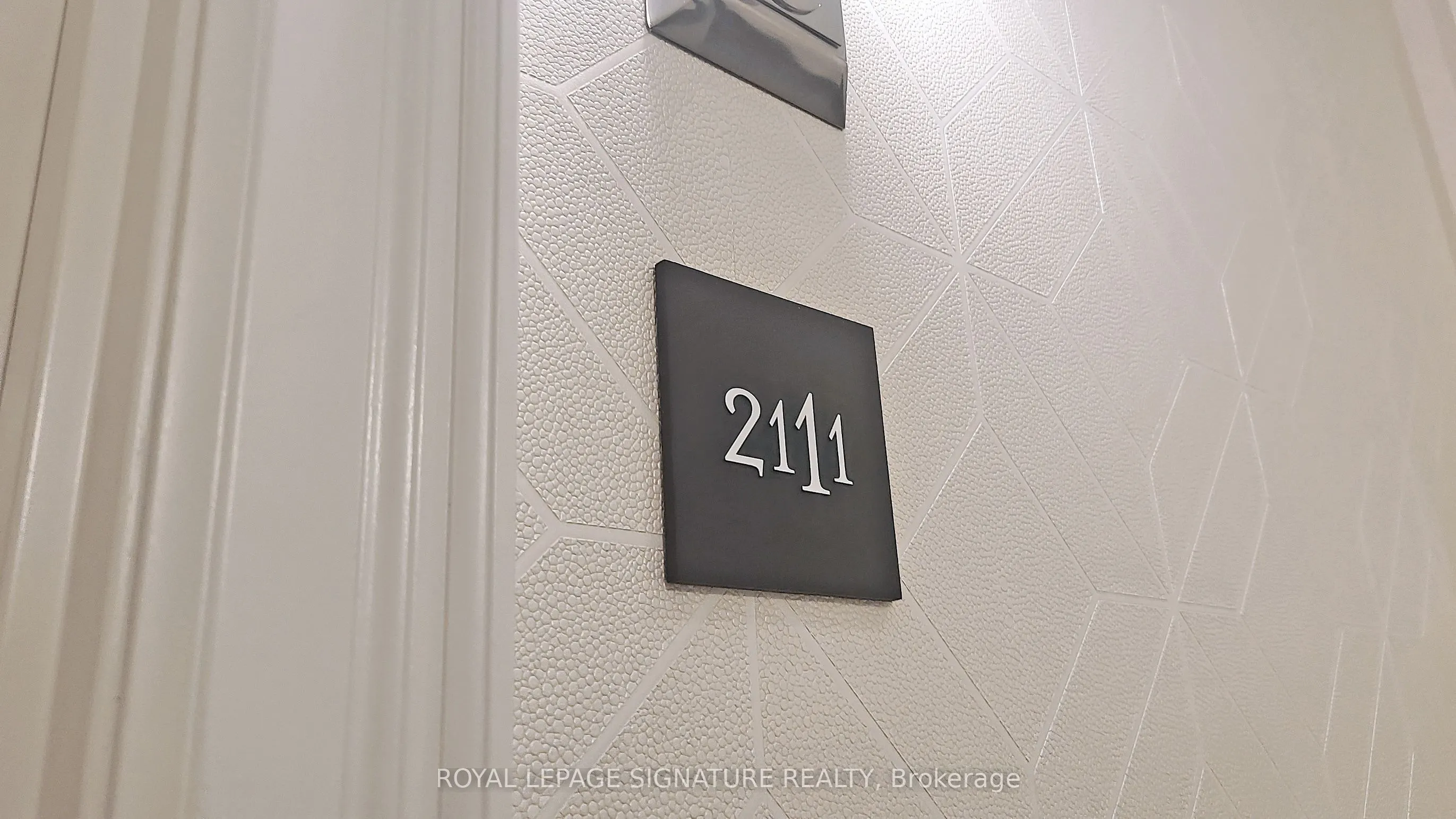 88 Blue Jays Way #2111