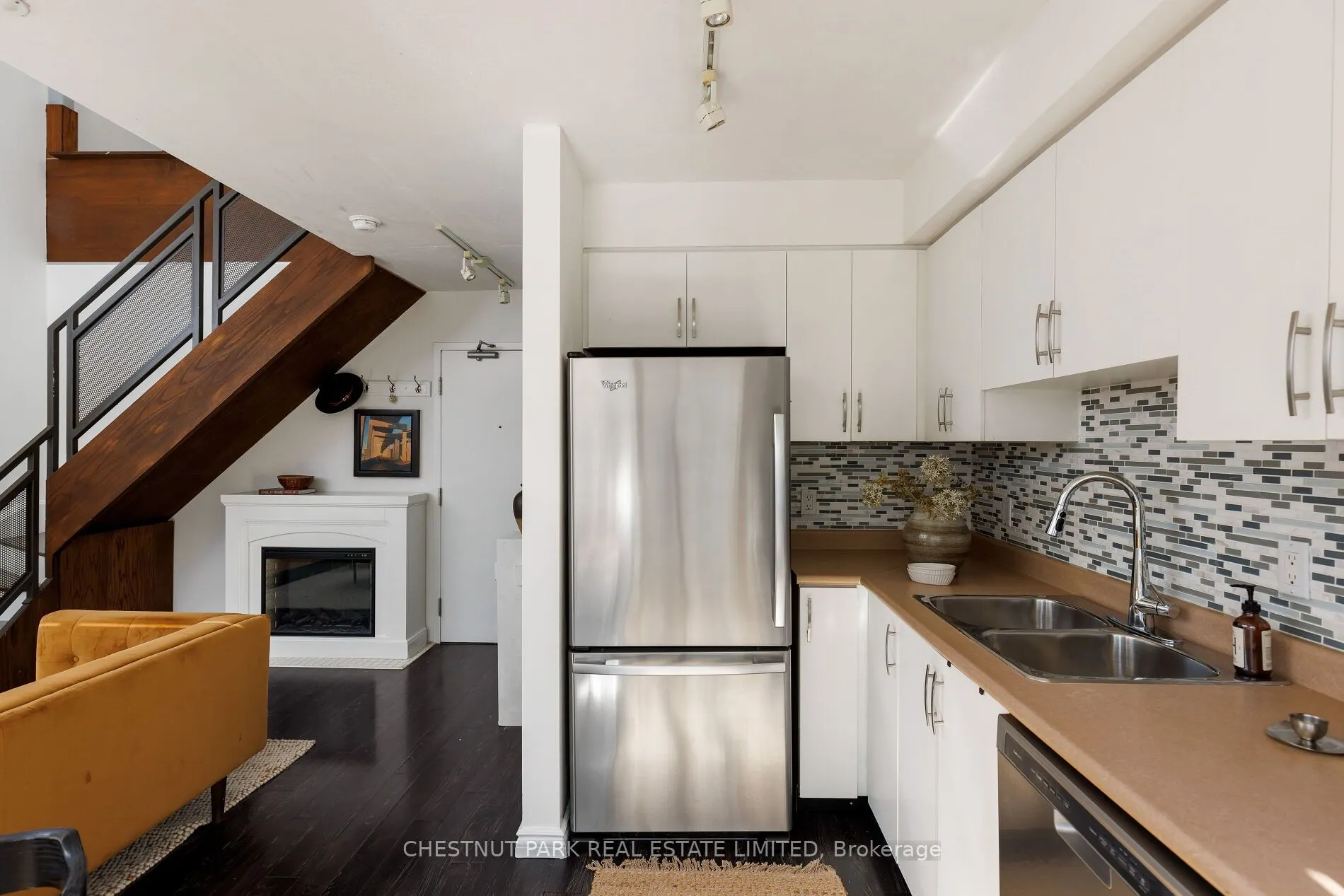 800 King Street W #611
