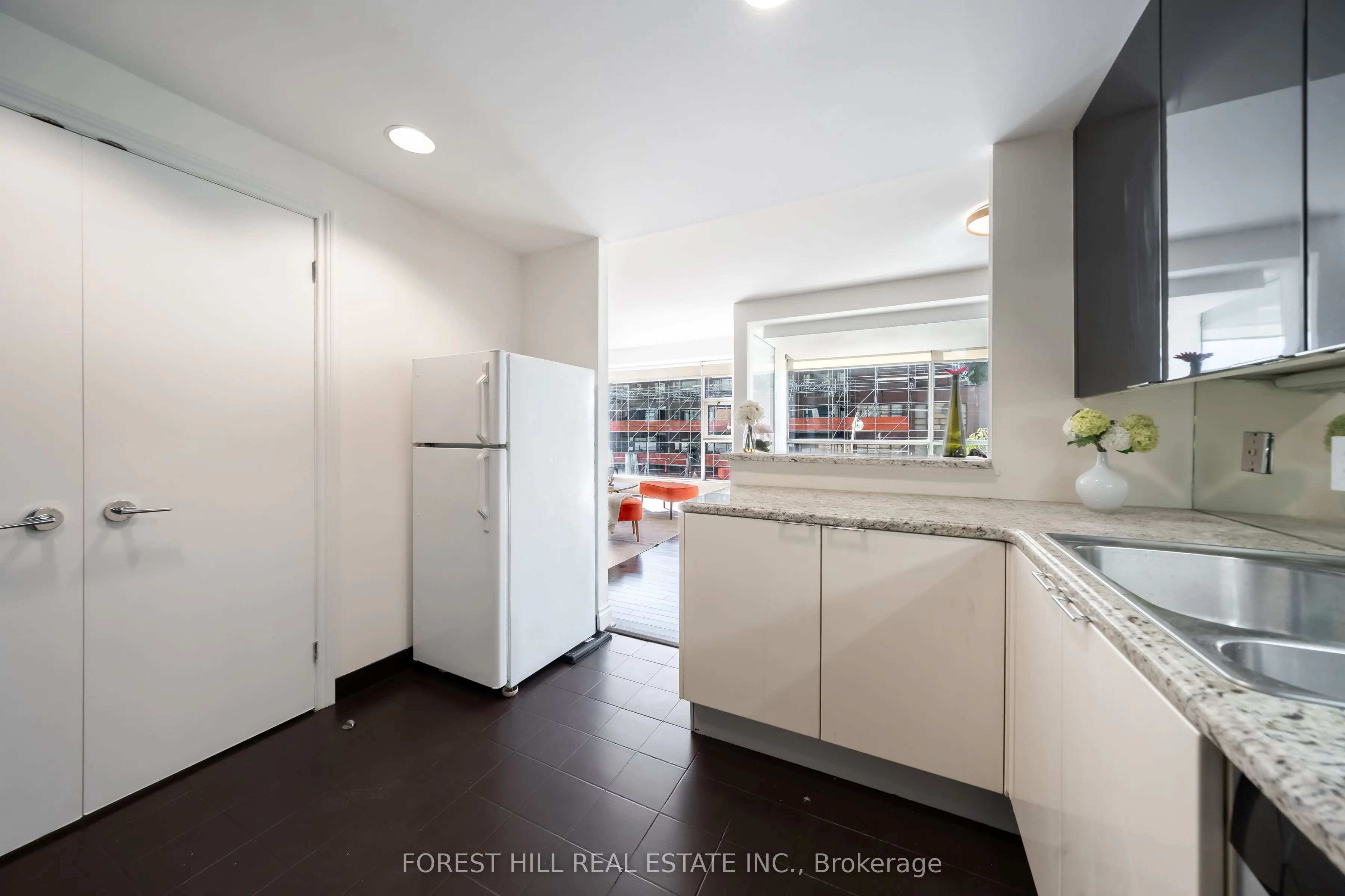 77 Avenue Road #215