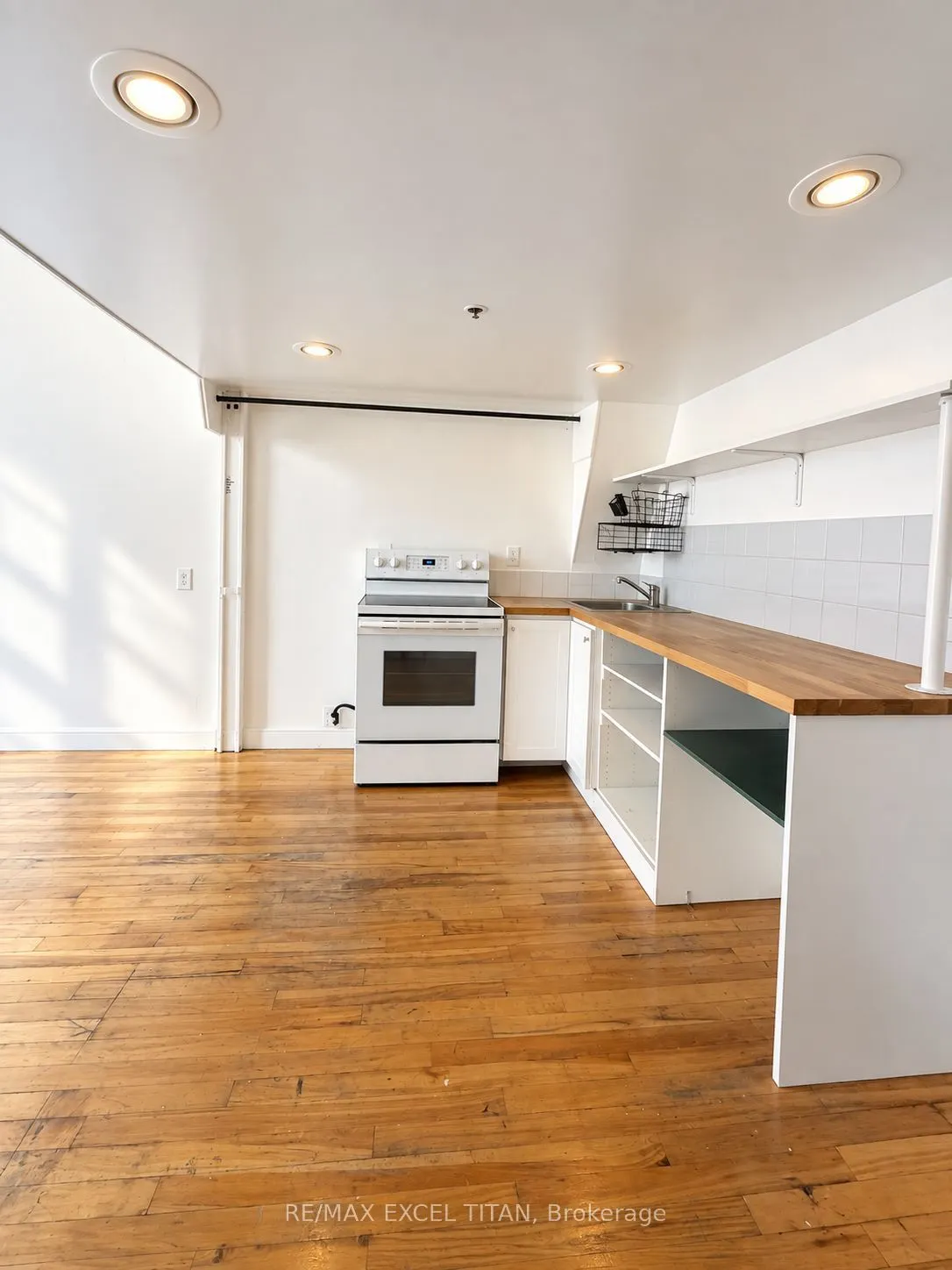 227 Sterling Road E #213