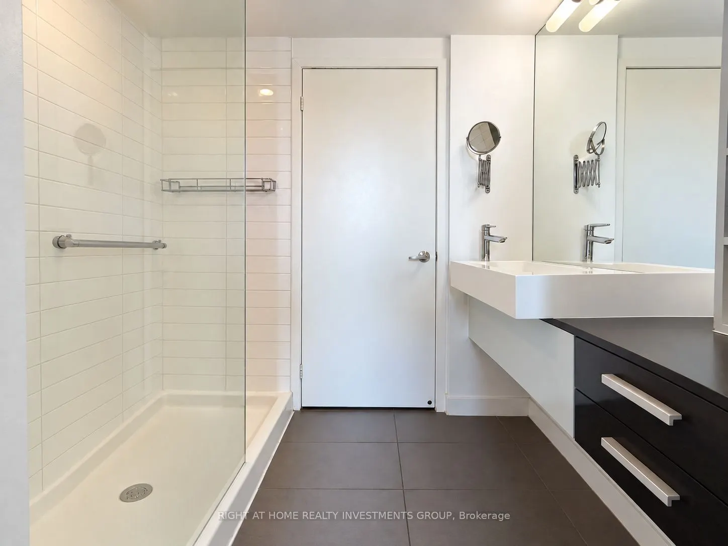 38 Dan Leckie Way #809