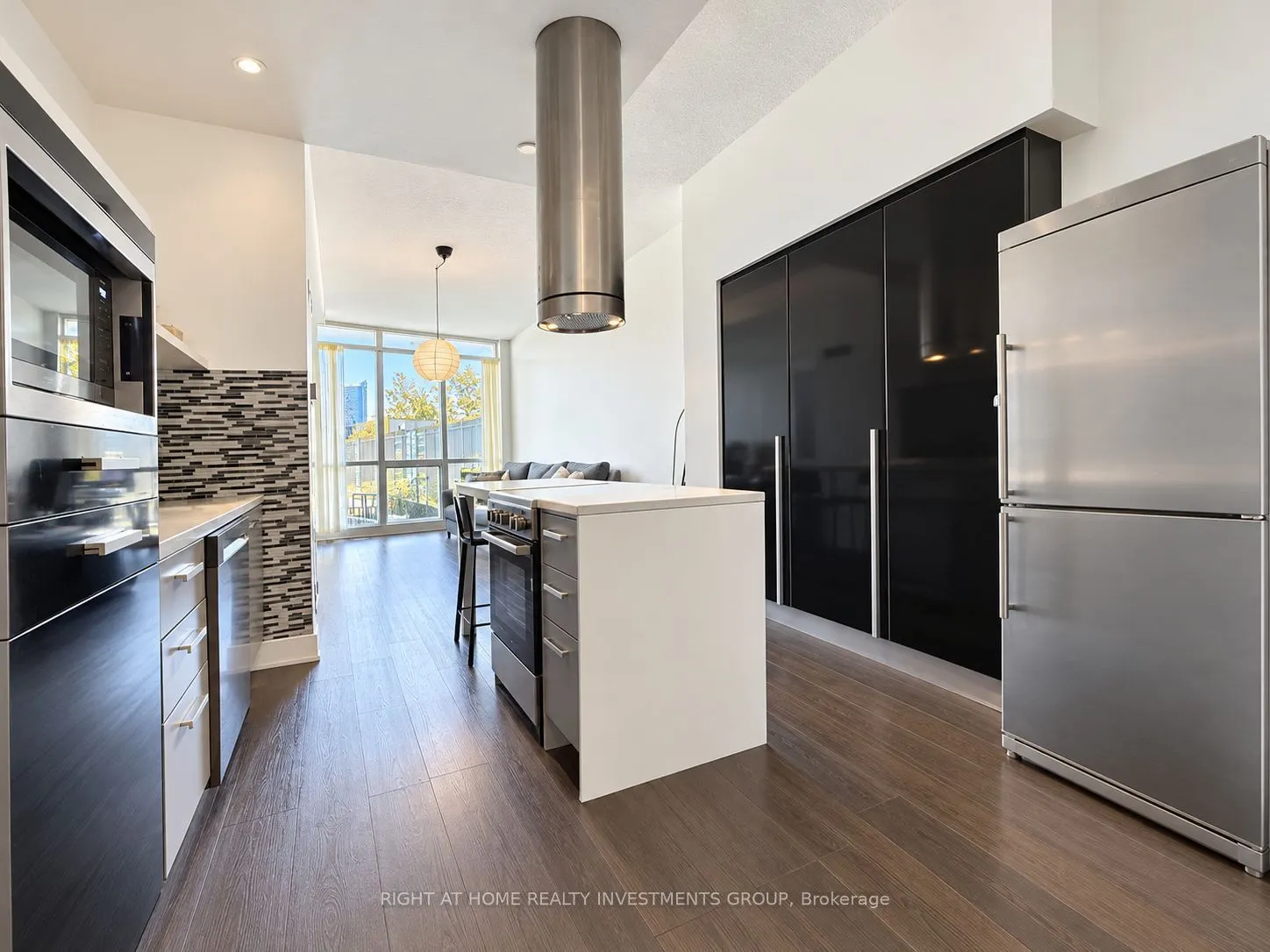 38 Dan Leckie Way #809
