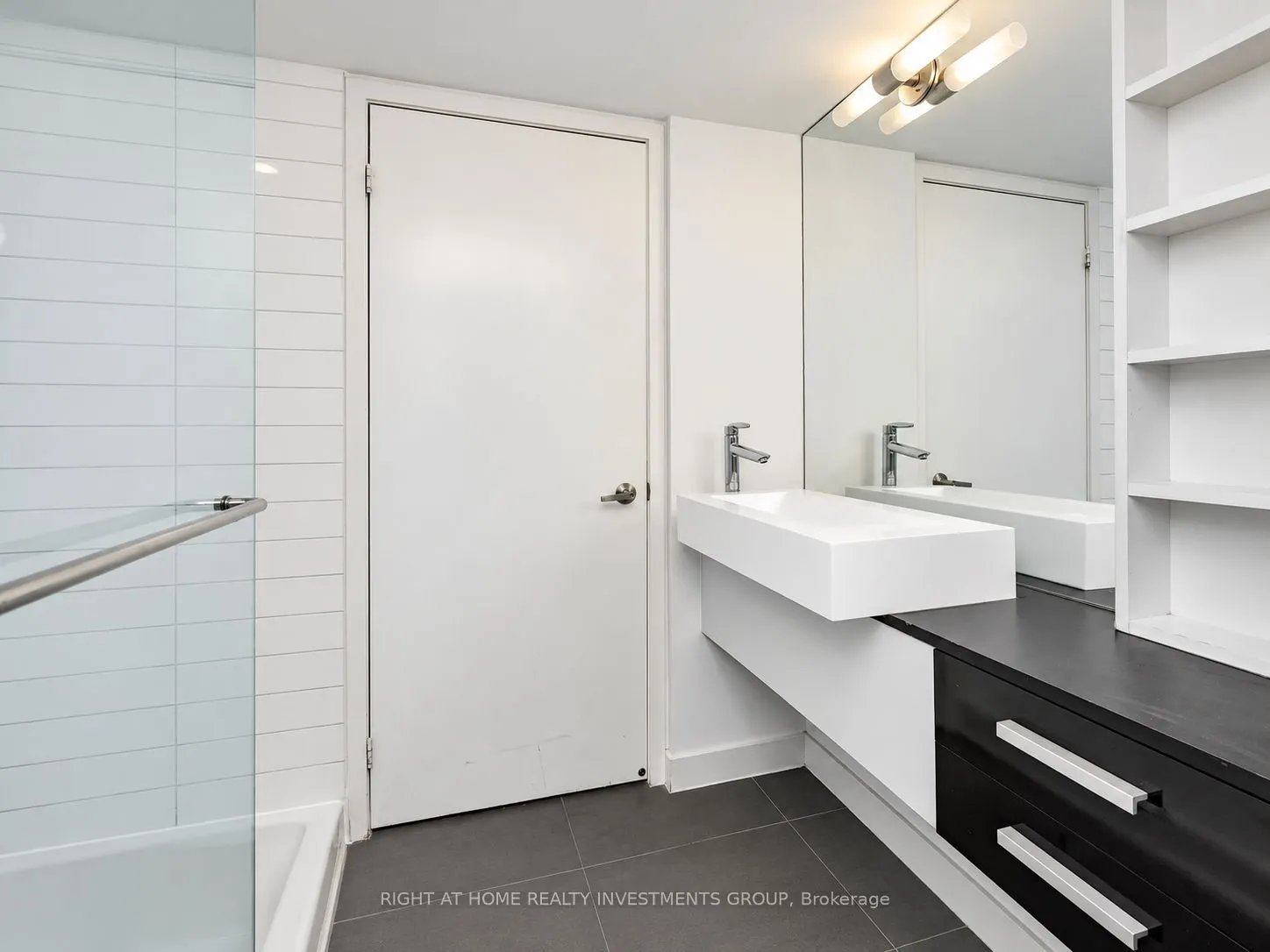 38 Dan Leckie Way #809