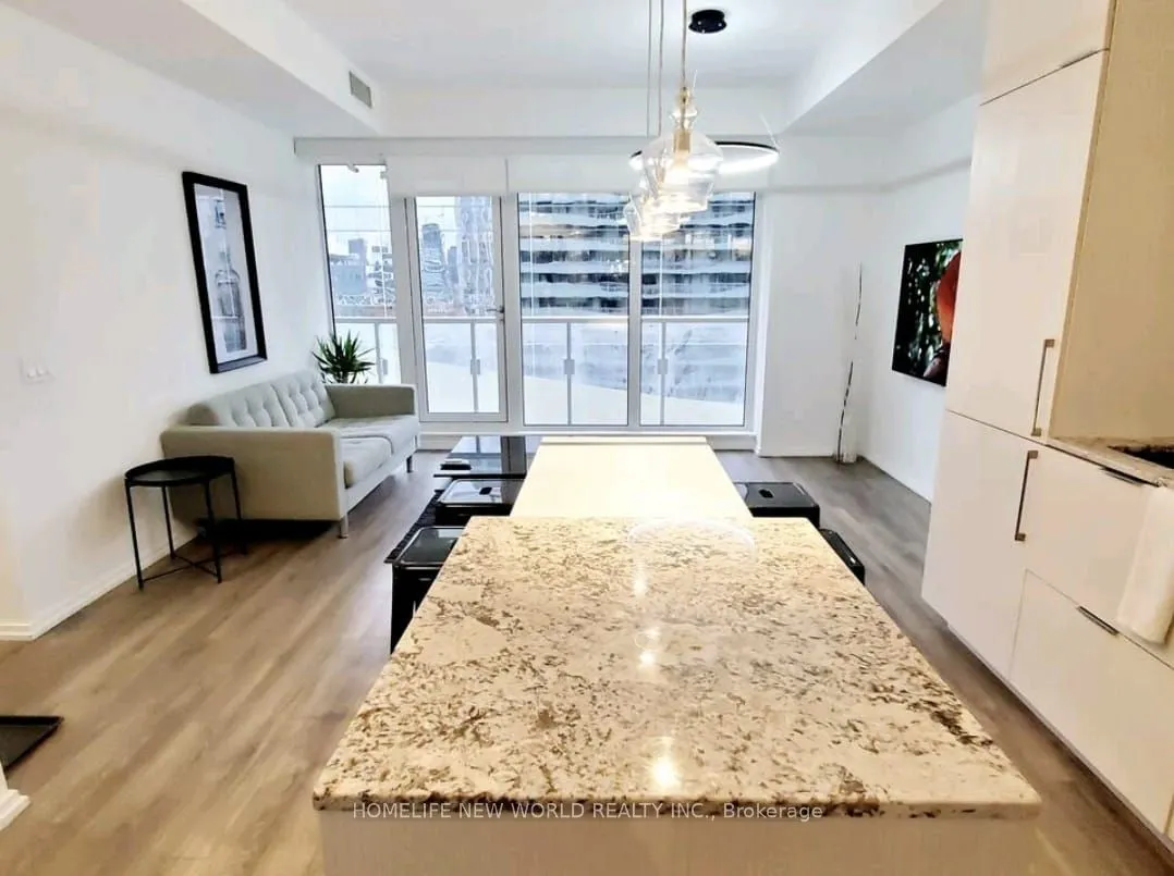 197 Yonge Street #1806
