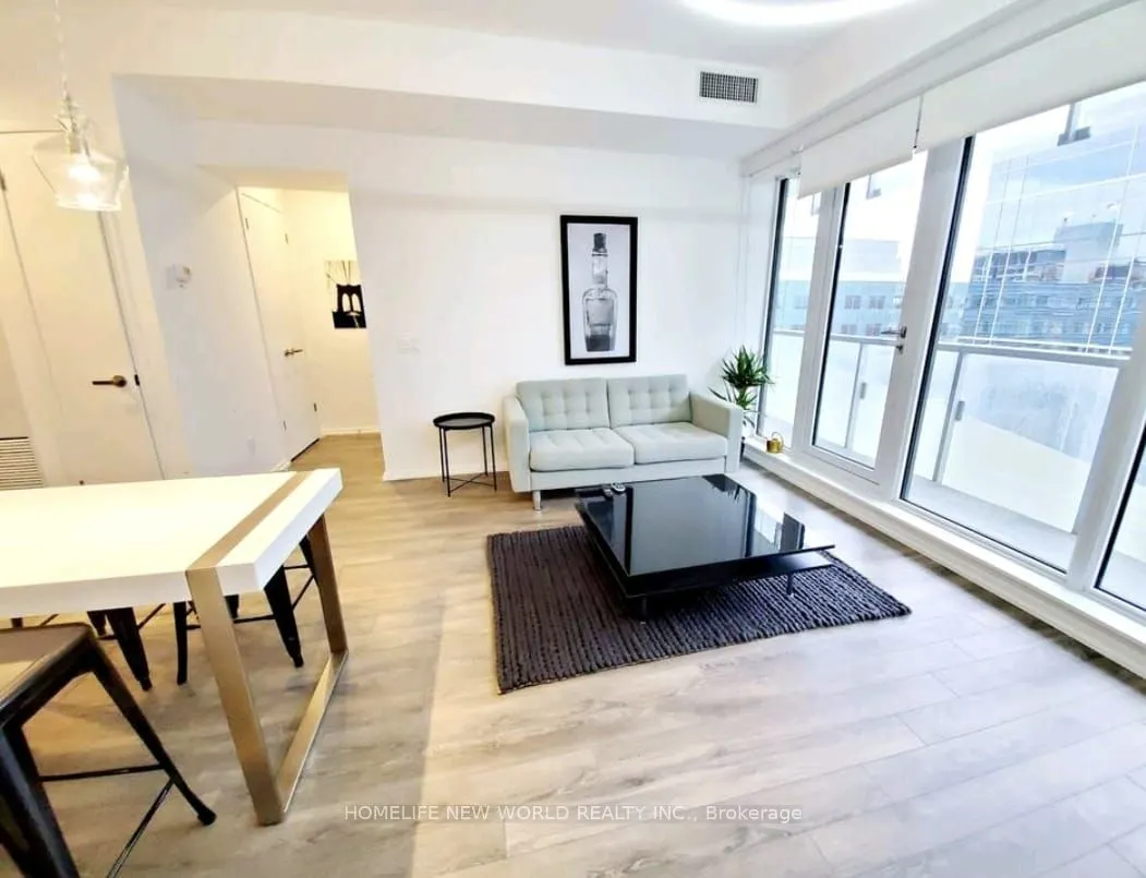 197 Yonge Street #1806