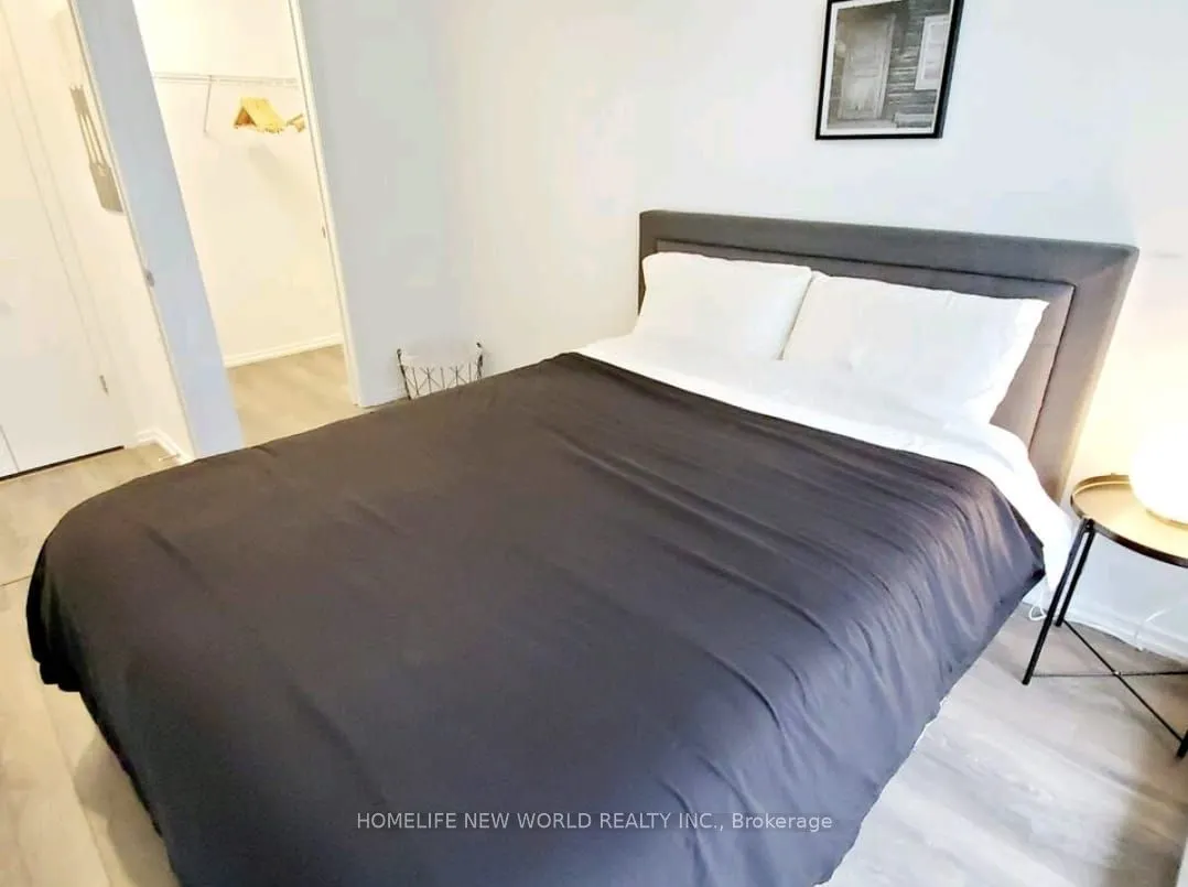 197 Yonge Street #1806