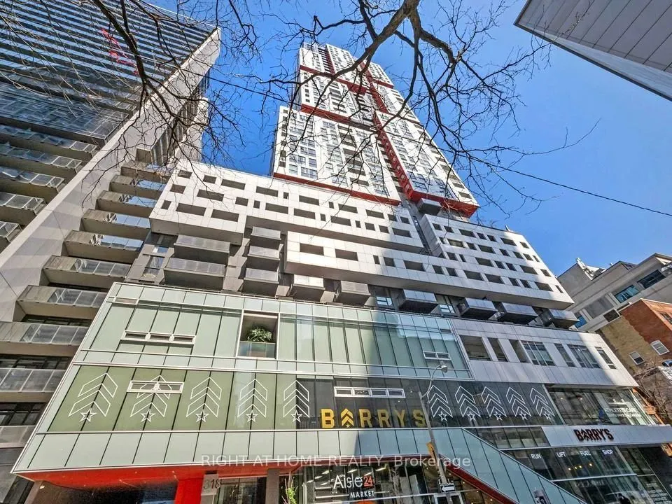 318 Richmond Street W #404
